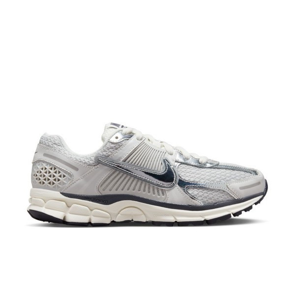 Women's Nike Zoom Vomero 5 Sneakers 9.5 Regular Photon Dust/Chrome-Gridiron-Sail | Scheels