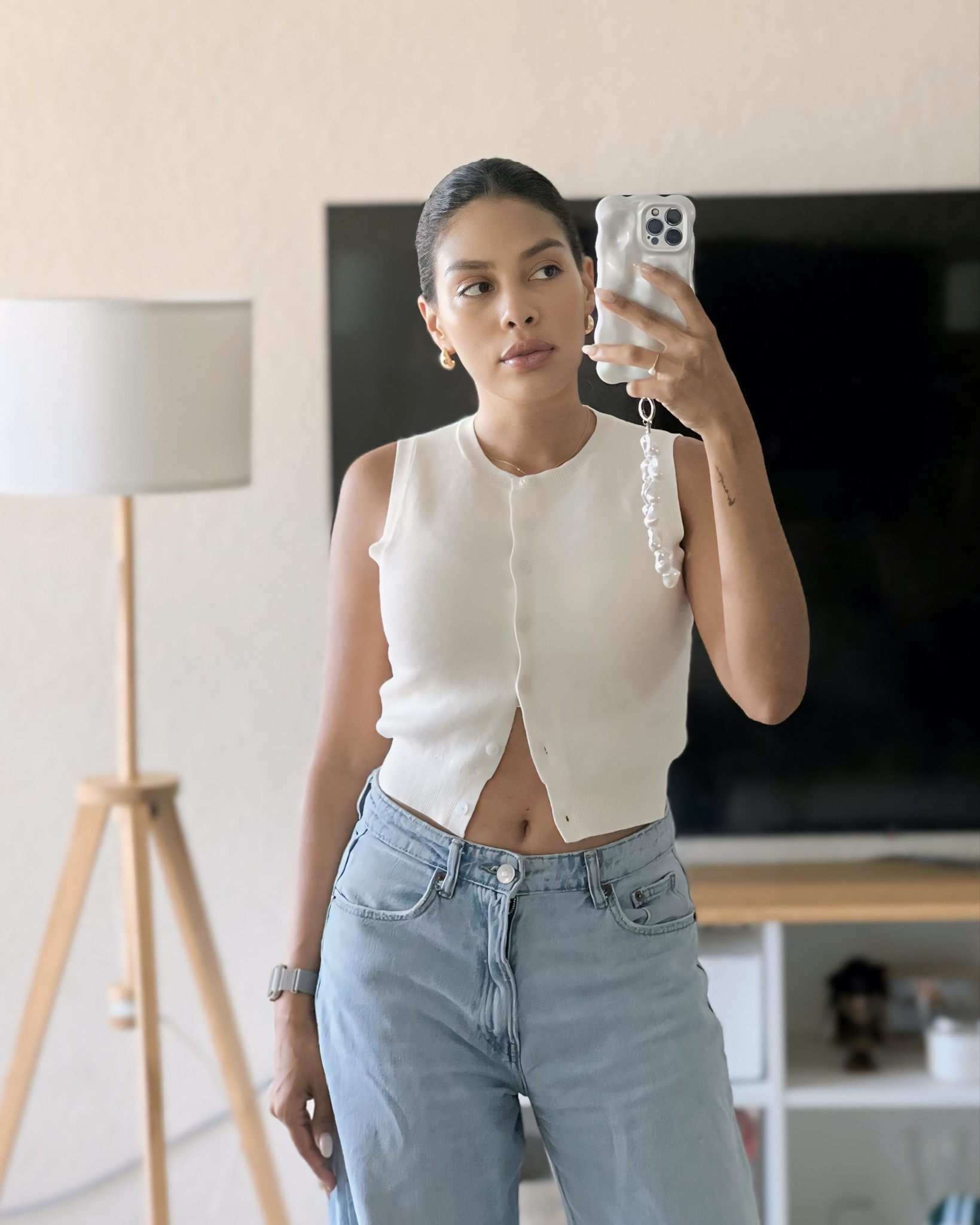 Offices outfit🥹✨💫
Daily makeup
@Makeup by Mario 
@Rhode Skin

Baggy Jeans from @Zara 
Knitted bottom @Musera 

Shoes @nike

#LTKBeauty #LTKWorkwear #LTKSeasonal