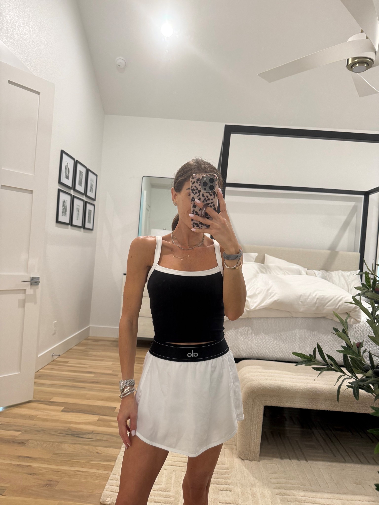 White aloe score I love I haven’t blocked you wearing size extra small and I’m wearing it with this black and white tank with melted bra size extra small

#LTKPetite #LTKActive