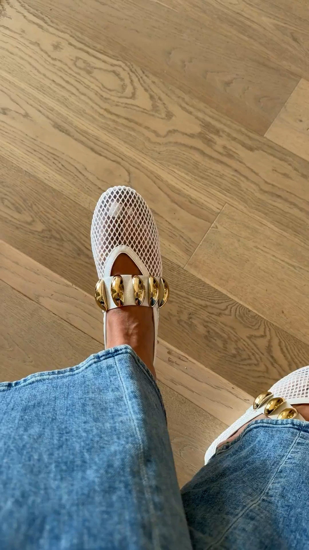 White mesh flats with gold details



#LTKSaleAlert #LTKSeasonal