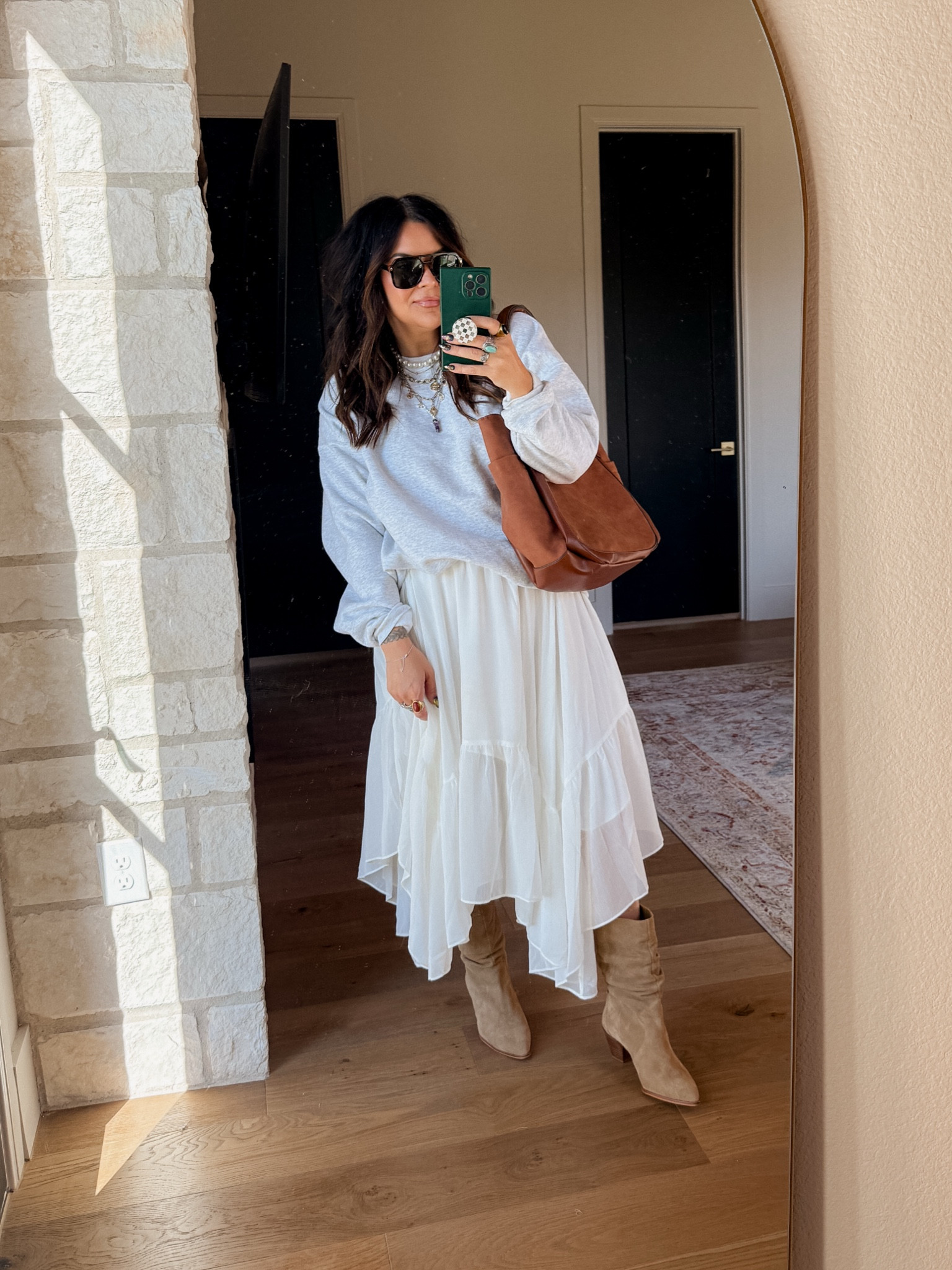 Another top fall outfit contender! Take a basic plain sweatshirt, add a skirt and a fall boot! EASY!
Sweatshirt: XXL
Skirt: XL
Suede Scrunch Boots: TTS (8.5)
Faux leather bag

Midsize fall style, midsize fall outfits 


#LTKMidsize #LTKFindsUnder50 #LTKStyleTip