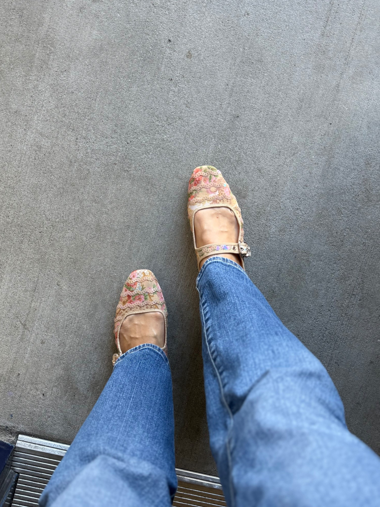 Love these sparkly 🌸 flats!





Sam Edelman Michaela Sequin Flat
teacher outfits | spring outfits 



#LTKootd #LTKWorkwear #LTKPetite