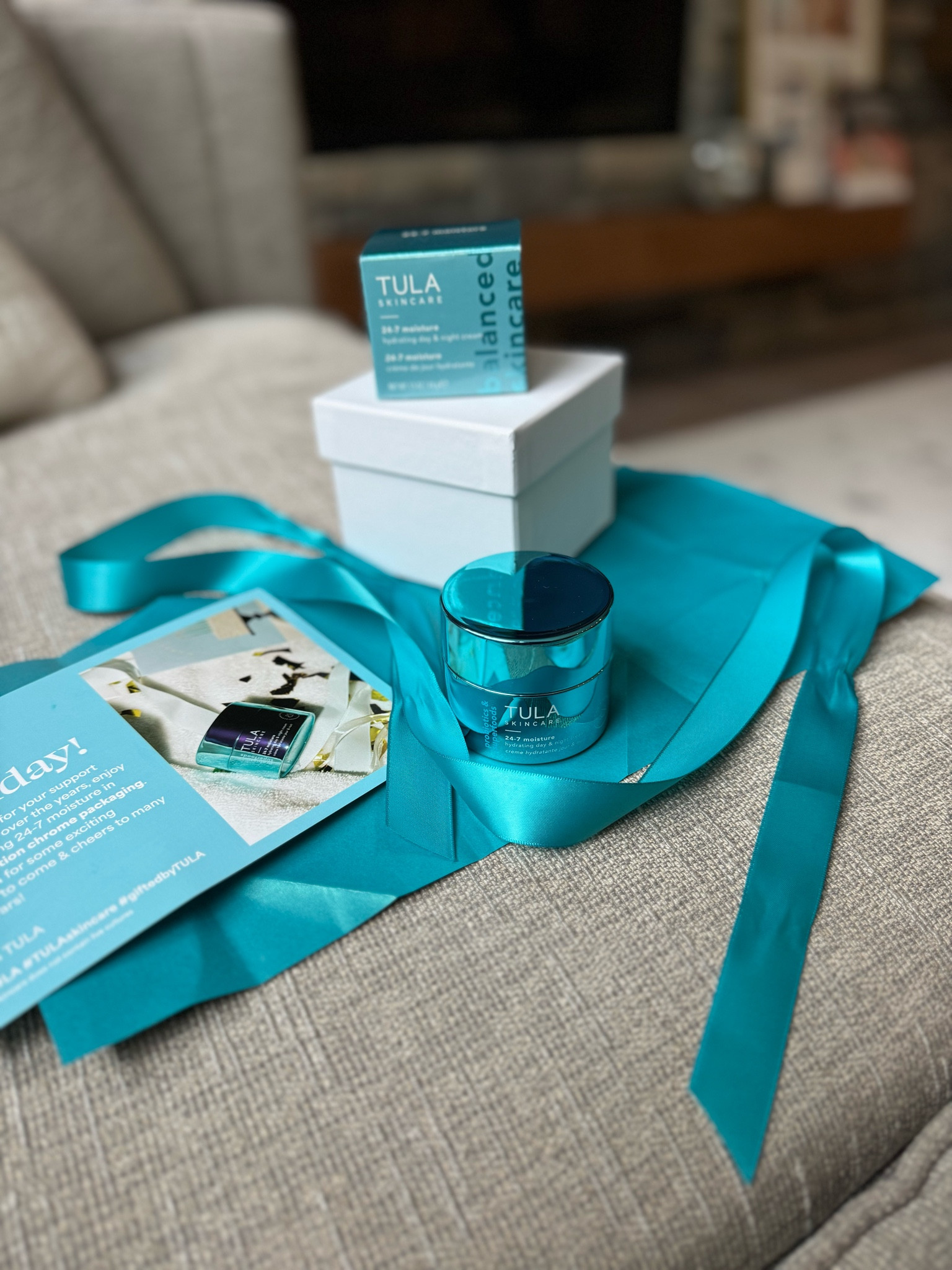 Save with code HEYITSJENNA

New limited edition chrome 24-7 moisturizer from TULA
Stay hydrated while the seasons change! Skincare must have 
#TULApartner #giftedbytula #tulaskincare