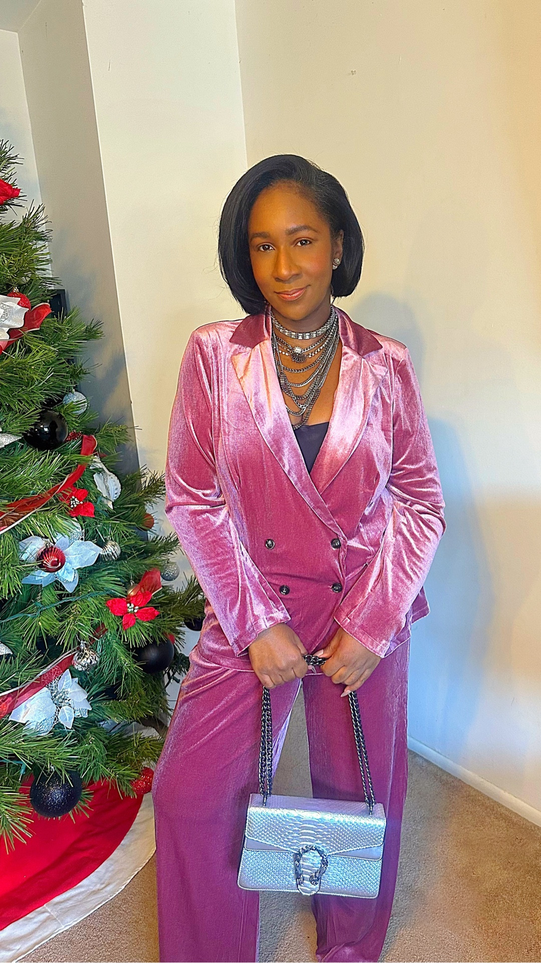 Company Holiday Party: Boss Vibes ✅ Best Dressed ✅ Slay ✅ You can NEVER go wrong with a suit! #HolidayOOTD #OfficePartyChic #HolidayOutfitInspo #BossBabe #ItsTheSuitForMe


#LTKMidsize #LTKOver40 #LTKootd