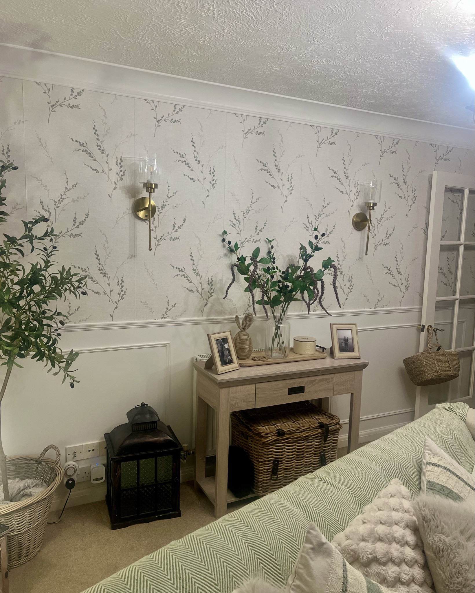 Small home update, BIG impact 💡
Finally swapped out the lighting and these wall sconces are doing all the heavy lifting in the lounge.

If you’re thinking about upgrading your lighting, these are linked on my LTK ✨

#LTKuk #LTKhome