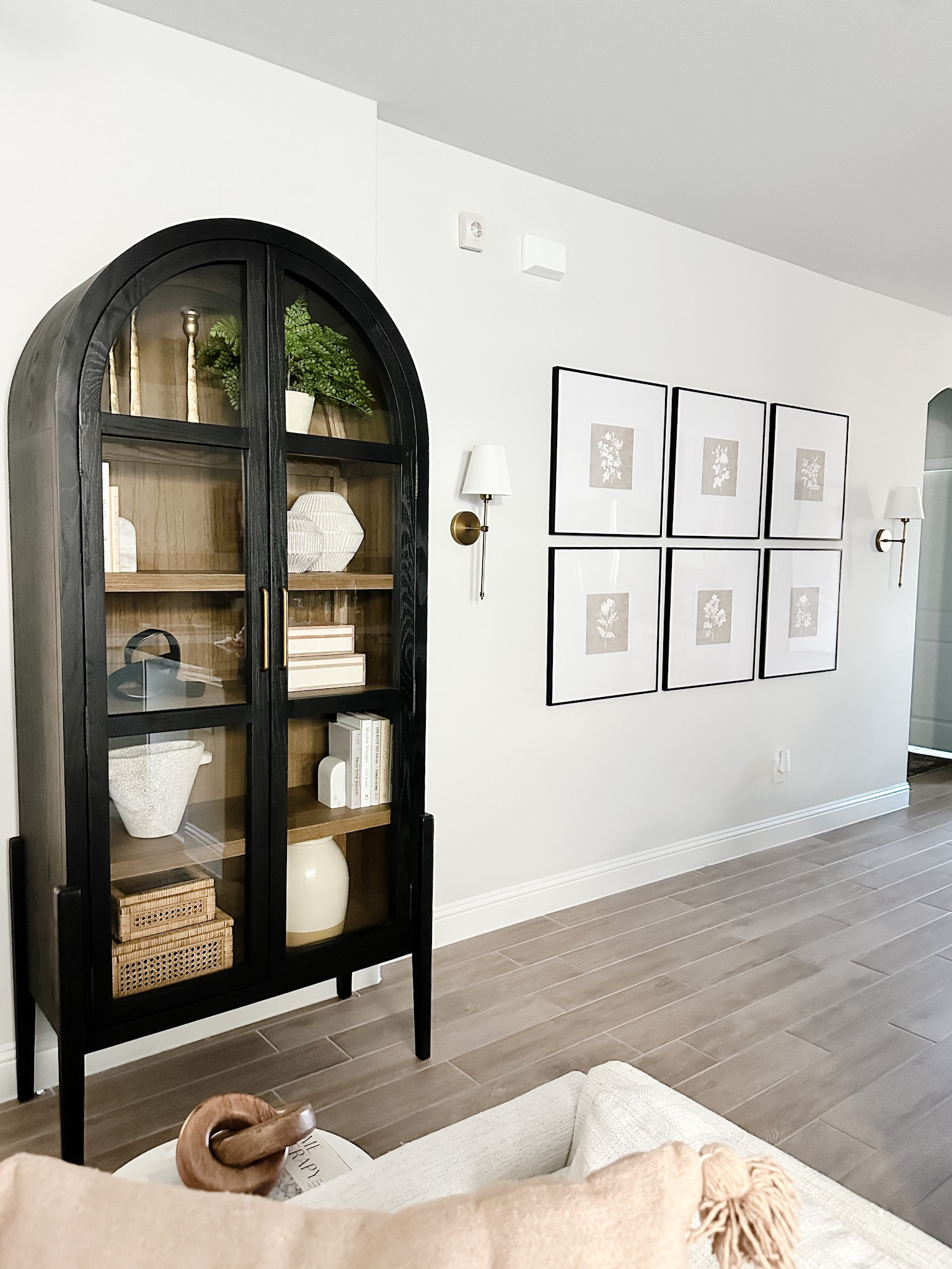 Still so obsessed with this arch cabinet from Lulu and Georgia!😍



Curio 
Storage
Living room
Dining room
Office
Home decor
Shelf decor
Interior design 
Wall decorr

#LTKhome