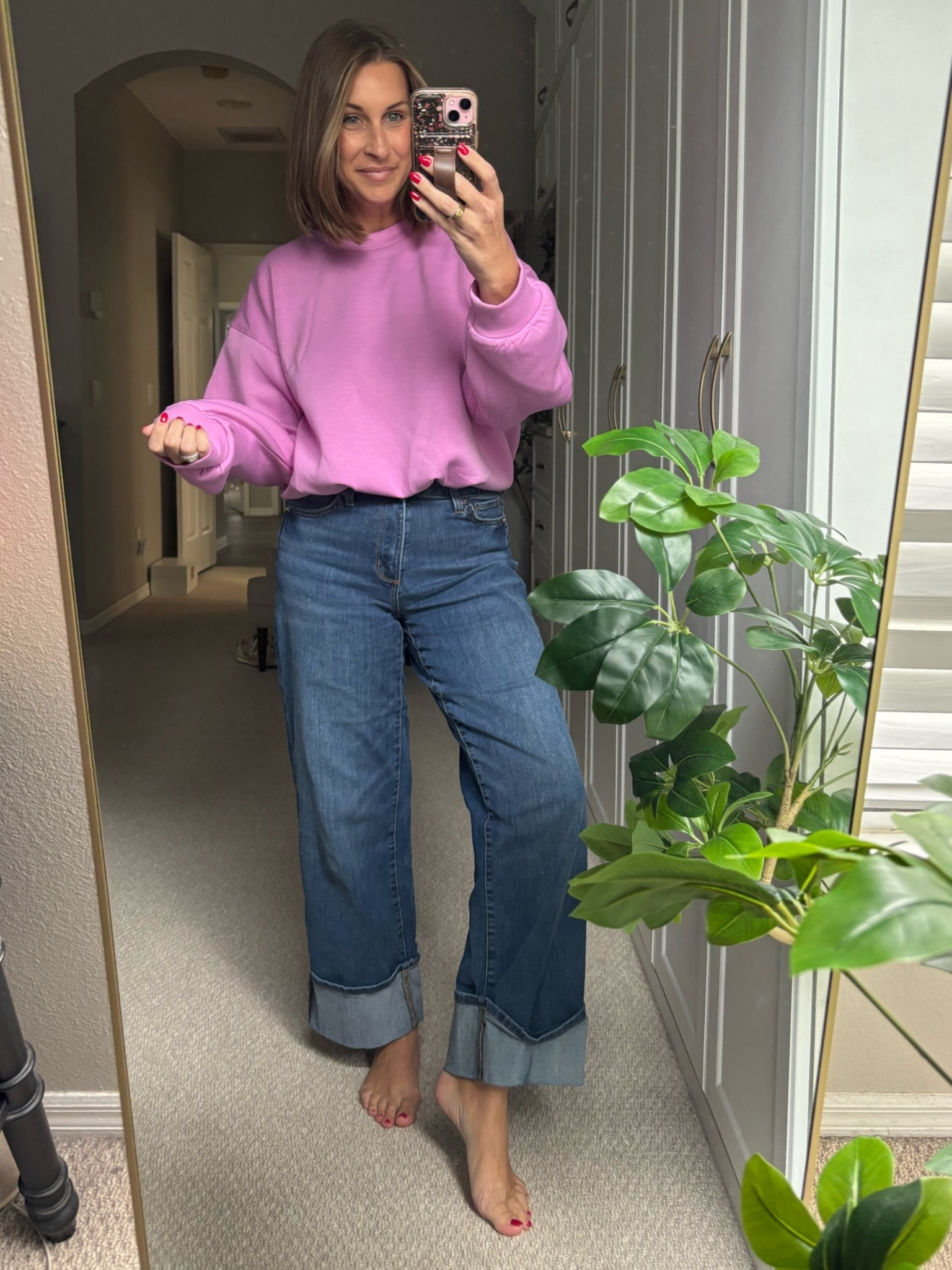 Loveeee this bubble hem sweatshirt- airy soft material & perfect for fall! Pair with leggings or jeans 

TTS- medium