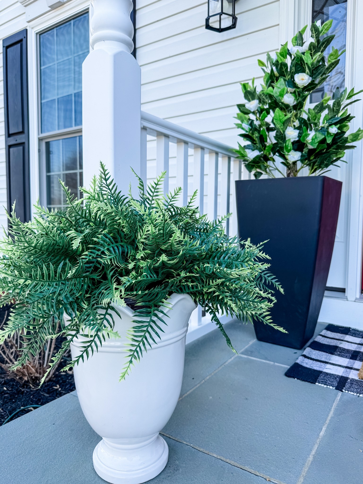 Artificial fern plan
Fake fern planter
Outdoor planter 
Artificial planter
Artificial tree
Faux floral plant
Tall black planter
Spring porch ideas

