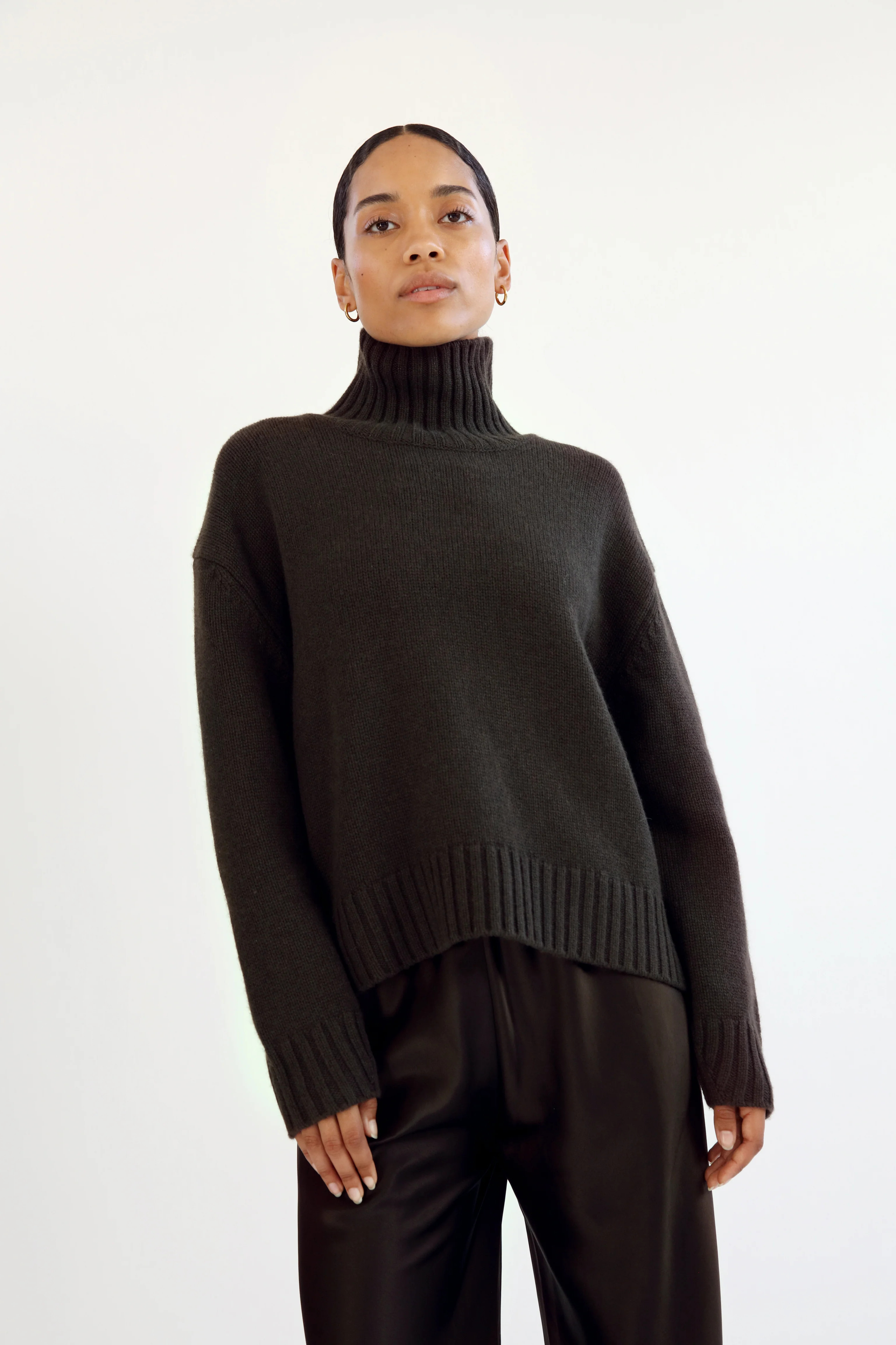 Nola Turtleneck Sweater, chocolate | Almada Label