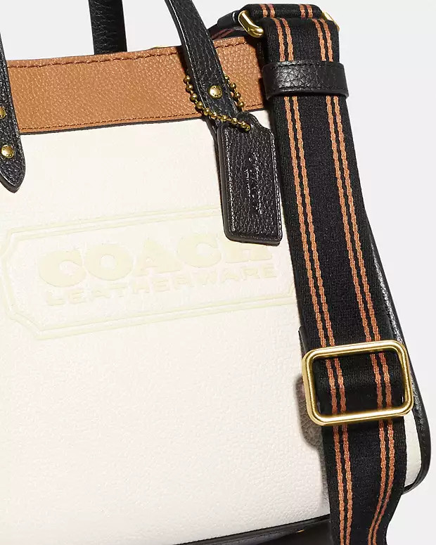 Field Tote 22 In Colorblock With Coach Badge | Coach (US)