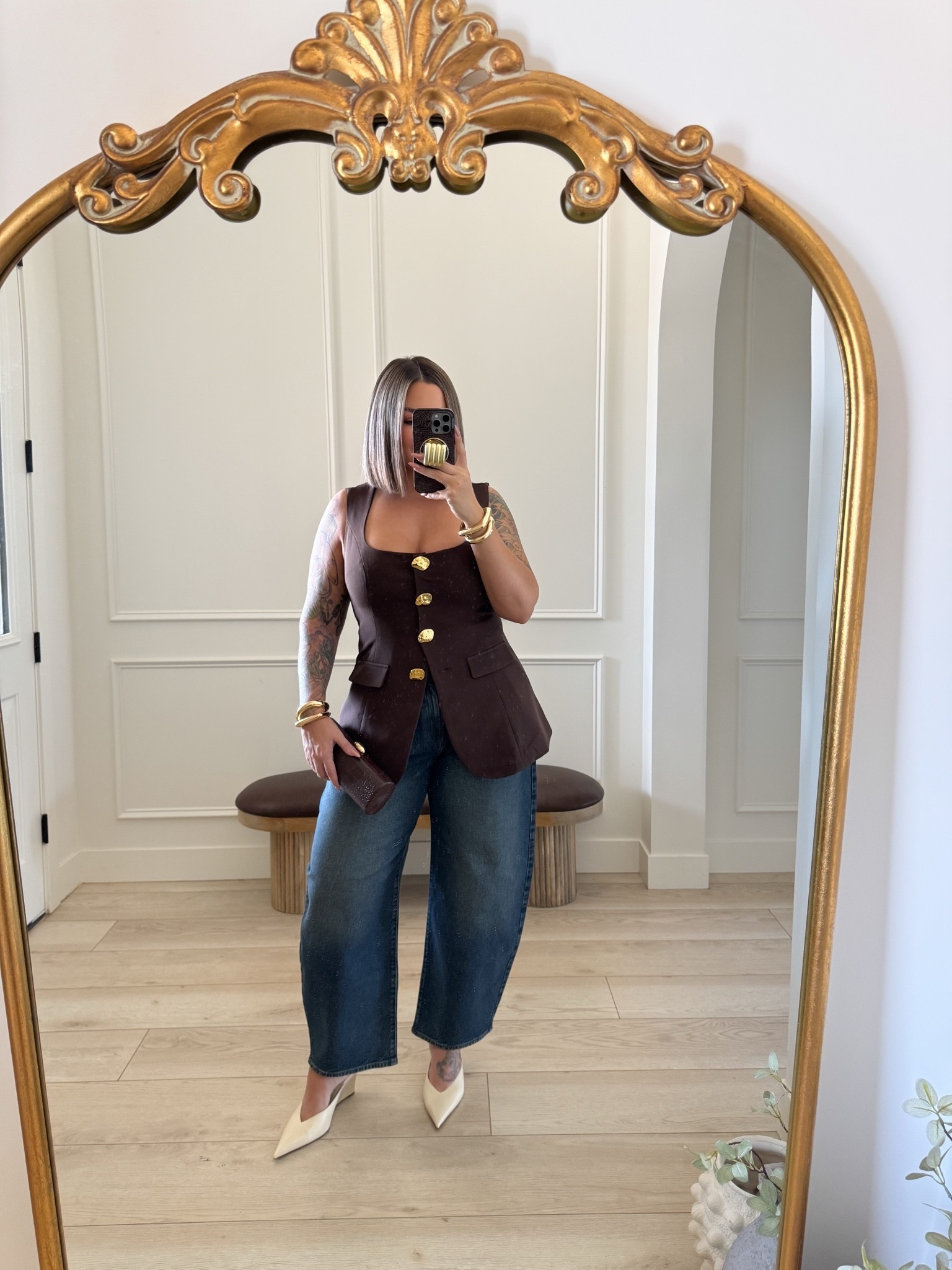 Top is part of a set which is so good I def recommend the set size 12 
Jeans also size 12 
#express #showpo #zara