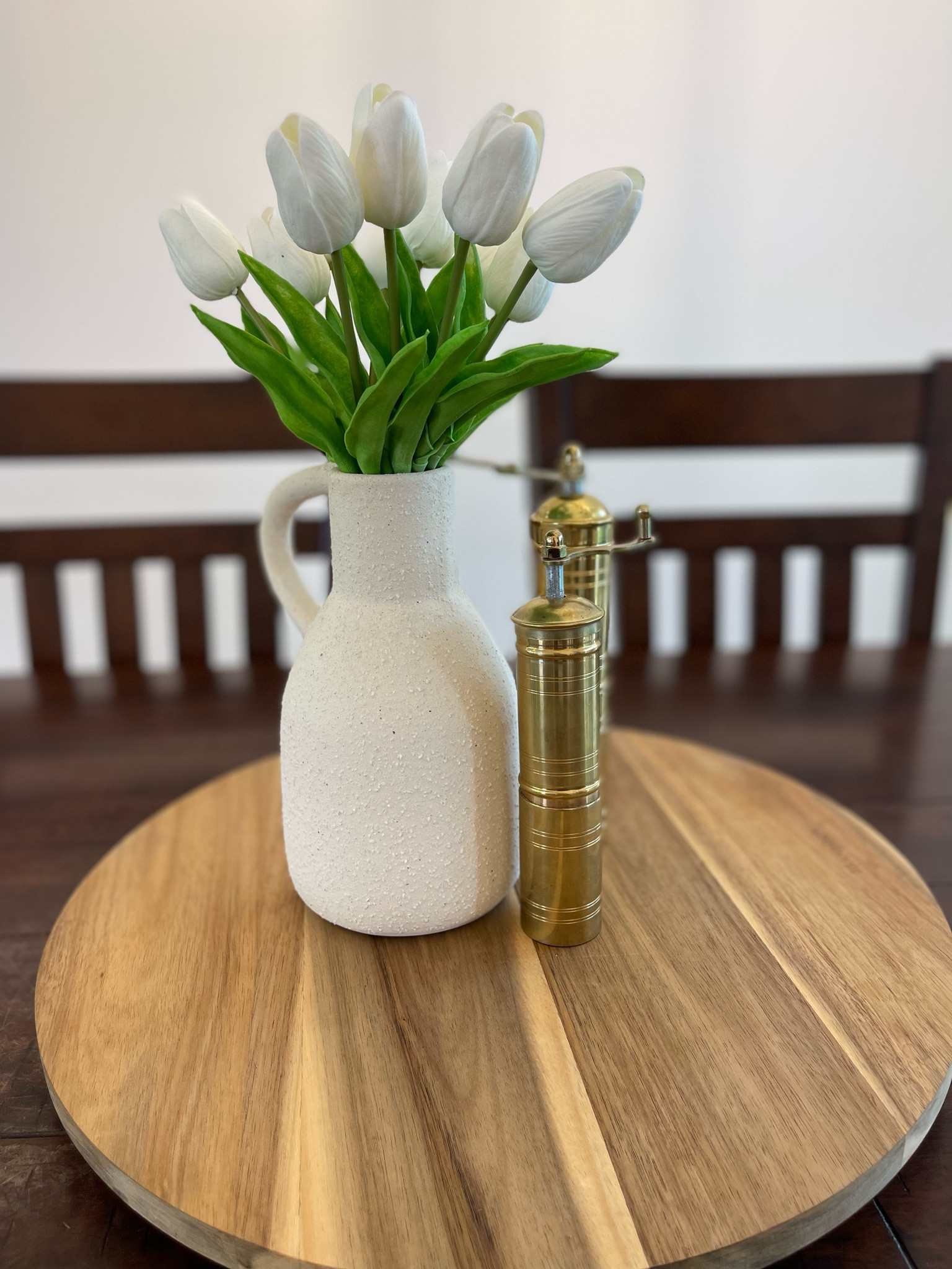 Simple Dining Table Decor

Faux Tulips, Gold Salt and Pepper Mills, Affordable Neutral Home Decor, Amazon Find

#LTKSaleAlert #LTKFindsUnder100 #LTKHome