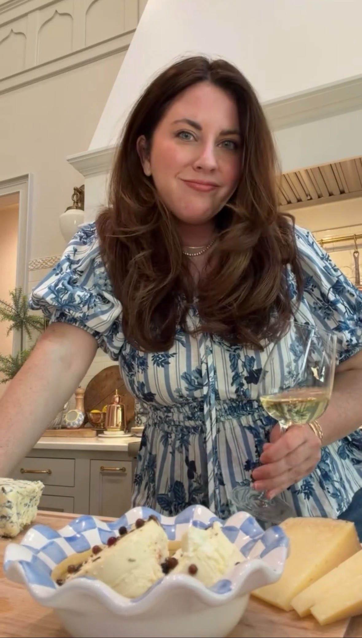 My entire outfit is from Anthropologie! This top is gorgeous for Spring or Summer. 

outfit details l jeans l top l spring l summer 

@anthropologie #anthropartner 

 