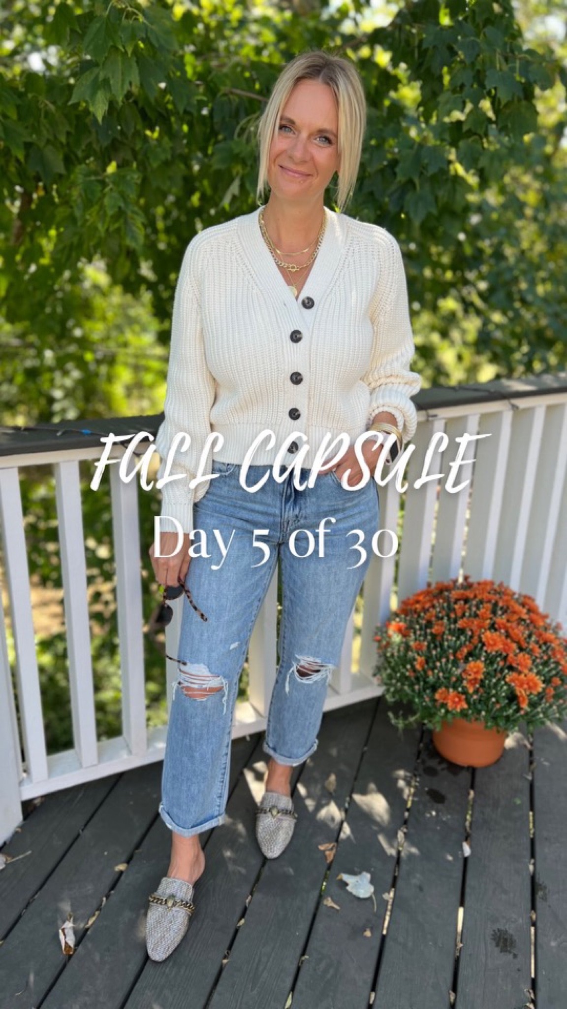 🍂FALL CAPSULE STYLED LOOKS

DAY 5!  It doesn’t get much better than a neutral cardigan, comfy jeans, and some cute mules on a beautiful fall day!

#LTKshoecrush #LTKstyletip #LTKSeasonal
