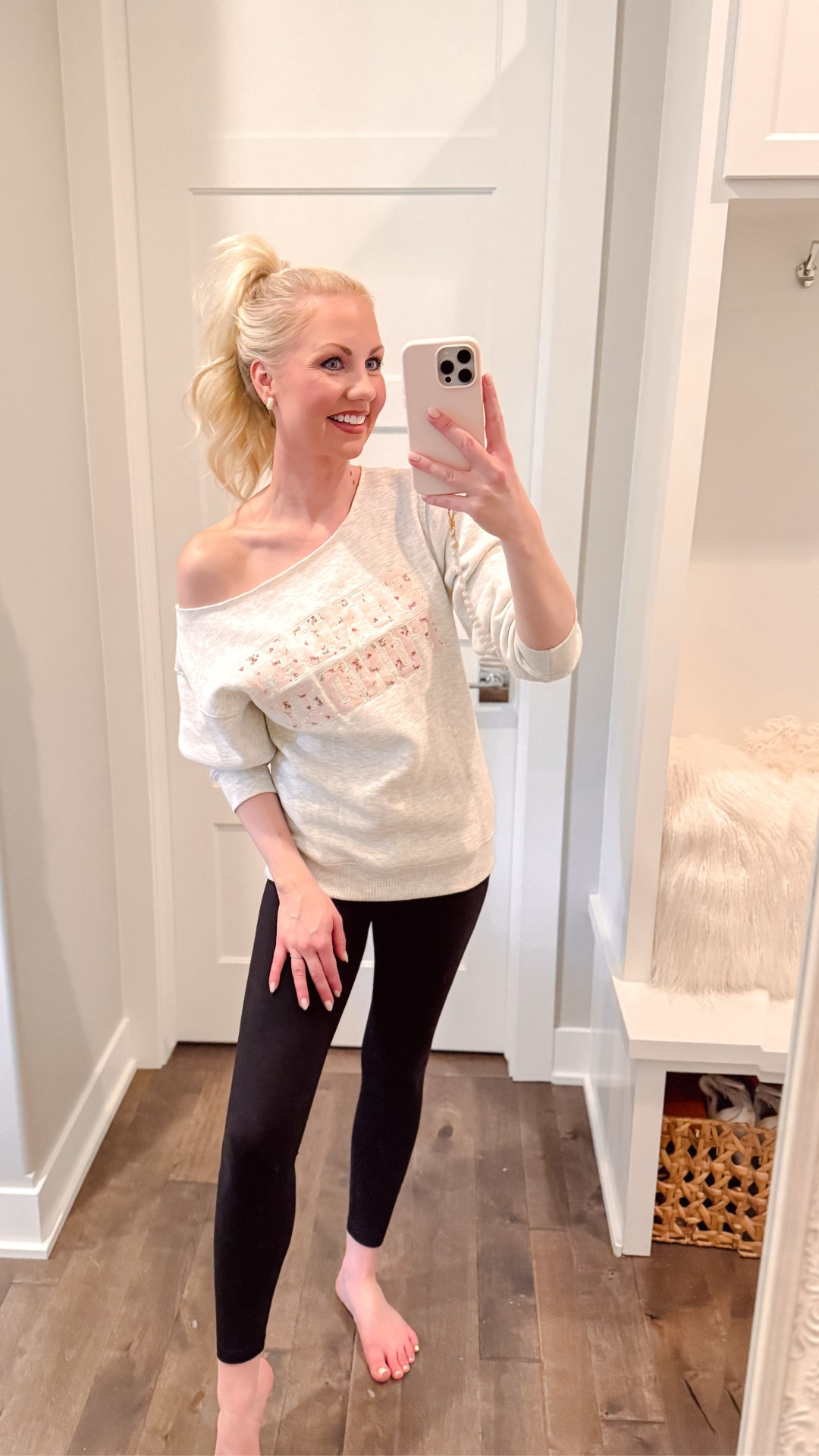 SUNDAY FUNDAY 🤍 The way I NEED you to get this sweatshirt for game day is immeasurable! 🤌🏼🥨🏈 

#LTKStyleTip #LTKSeasonal #LTKActive