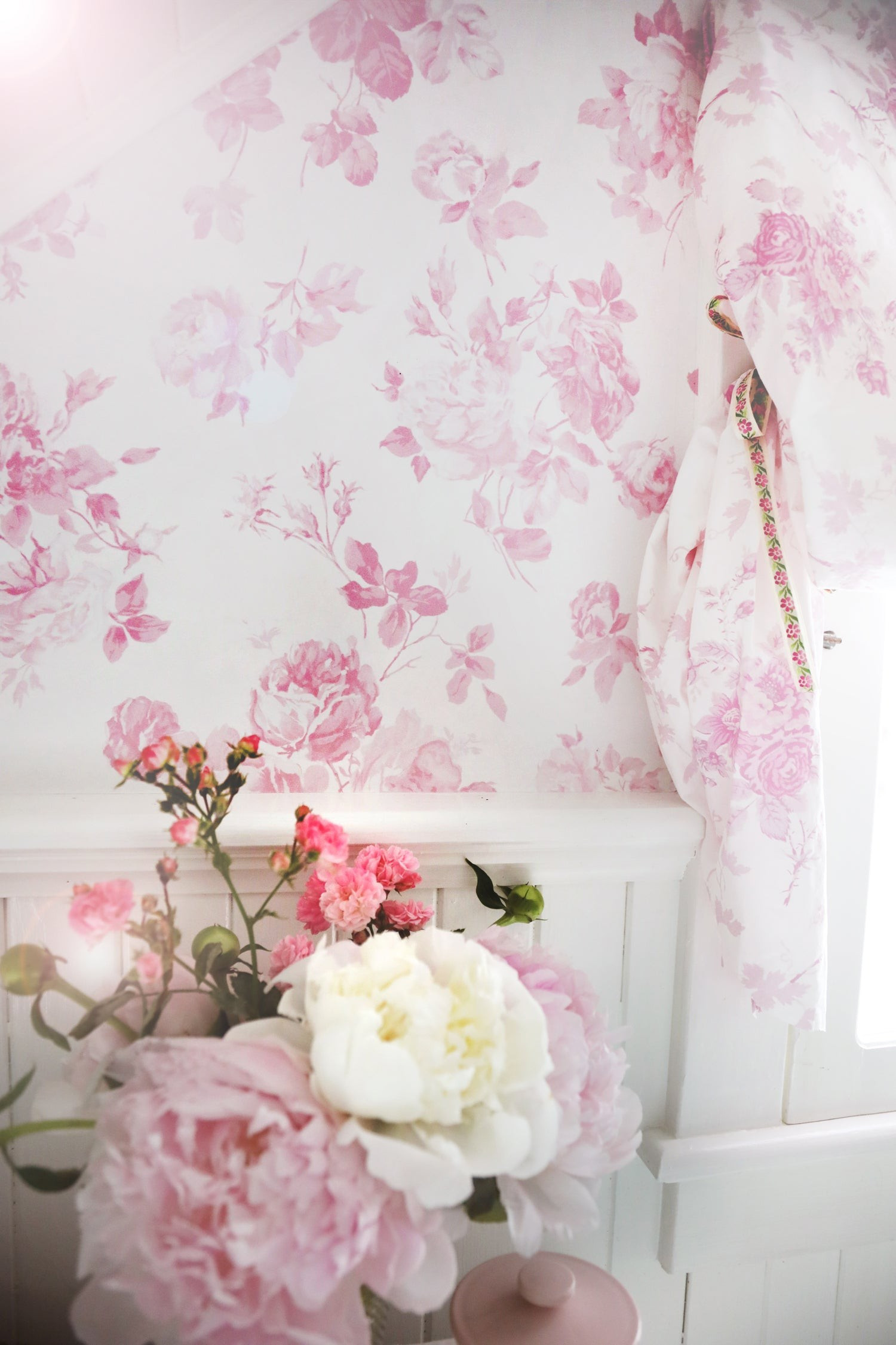 Everblooming Rosettes Wallpaper | LOVESHACKFANCY