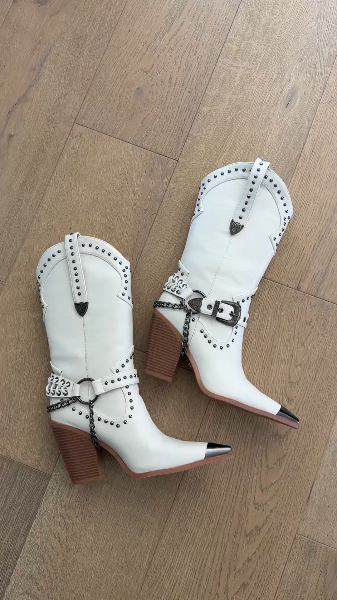 Western vibes without breaking the bank! Loving these boots that are perfect for the rodeo or festival season! They run true to size and remind me so much of free people boots for a fraction of the price 

