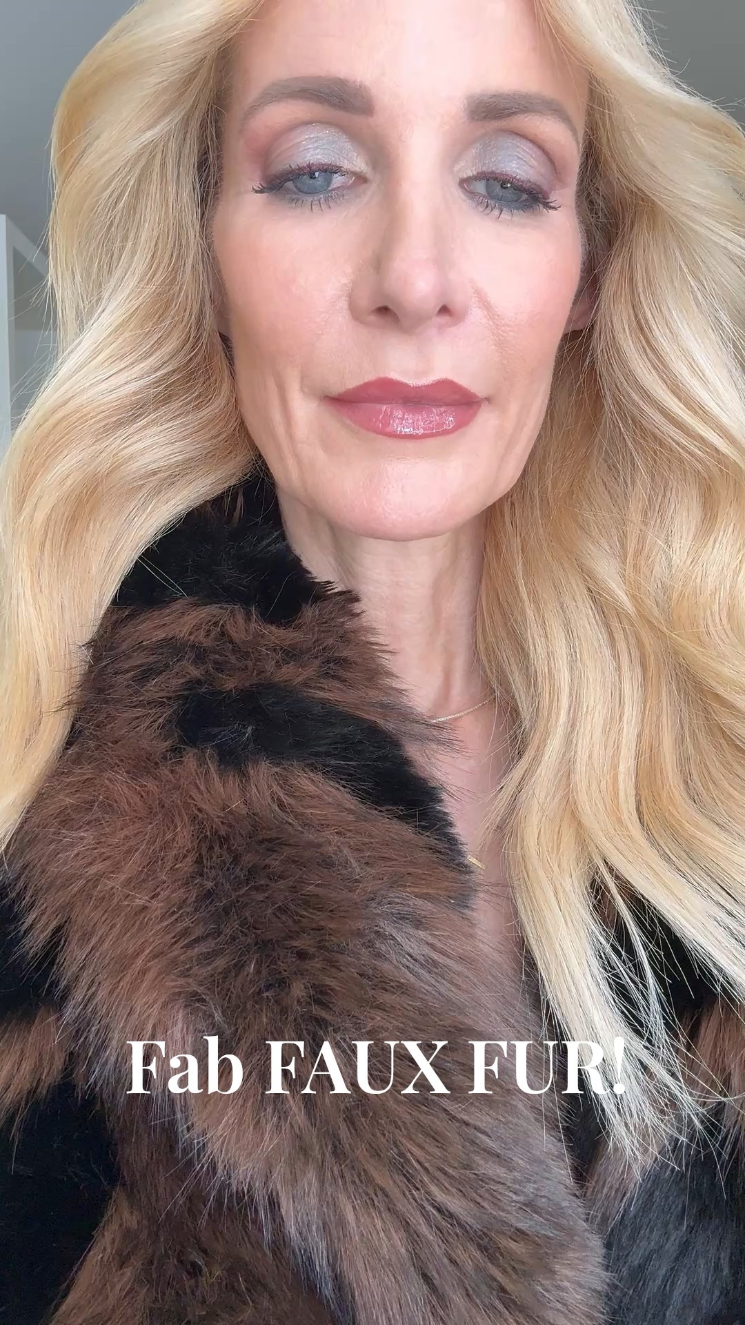 ✨ This faux fur cropped jacket might just be the most beautiful one I’ve ever worn! The mix of rich brown and black is so chic — absolutely perfect for fall and winter. 🤎 It’s unbelievably soft and looks way more expensive than it actually is.
I paired it with this stunning burgundy top and these gorgeous chocolate brown coated jeans for the ultimate winter date-night look. So luxe, so flattering, and so cozy!
All pieces run true to size — I’m wearing an XS in the jacket and top, and a 24 in the coated denim.
Would you wear this look for a night out? 💋



#LTKStyleTip #LTKOver40 #LTKParties