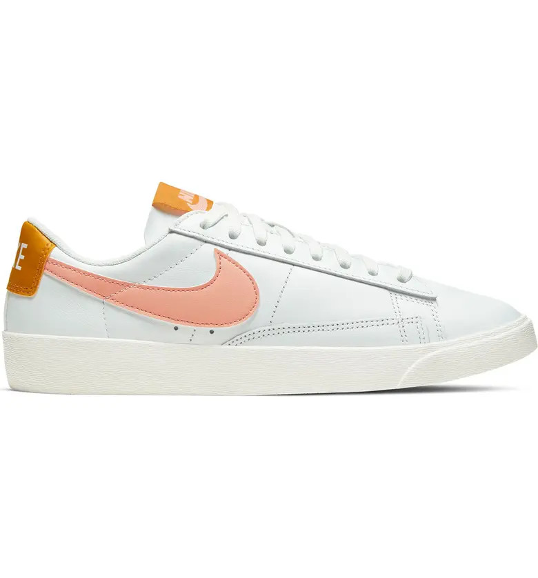Blazer Low SE Sneaker | Nordstrom