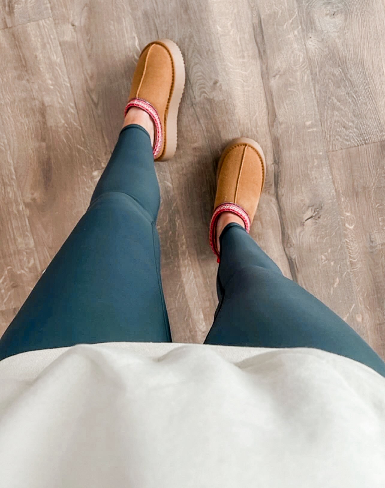 Found the perfect UGG dupe!

#ugg #uggs #uggdupe #dupe #amazon #amazonfinds #leggings #slippers #shoes #womens 

#LTKMostLoved #LTKsalealert #LTKfindsunder100