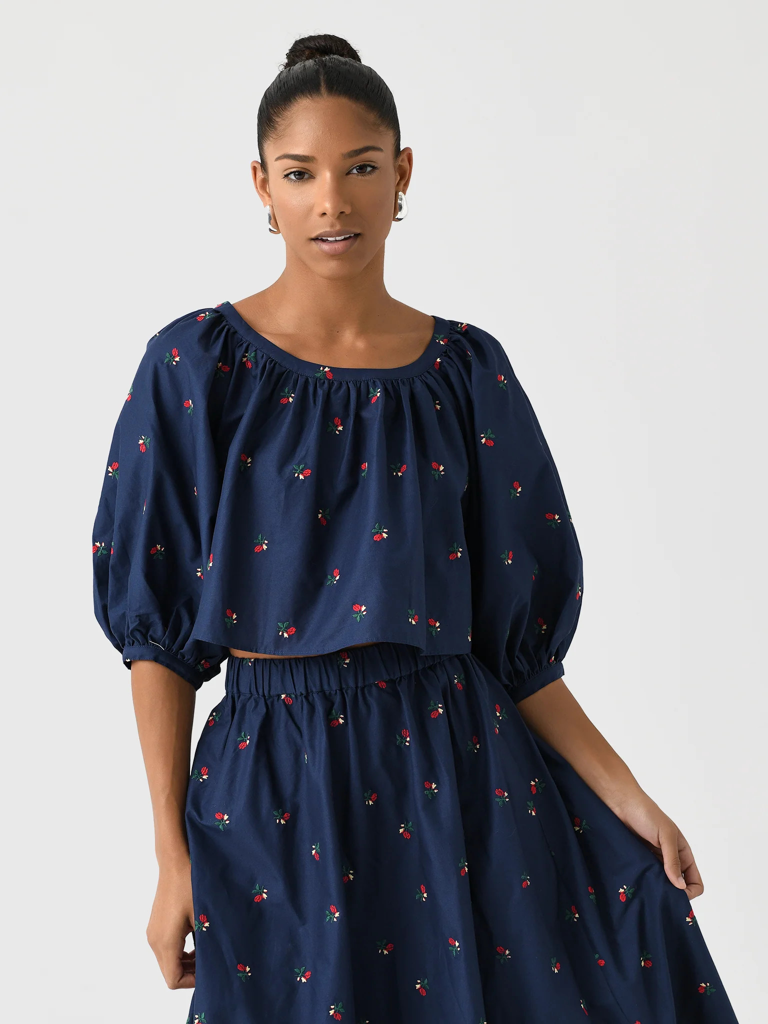 HUNTER BELL
                      
                     Women's Daisy Top | Saint Bernard