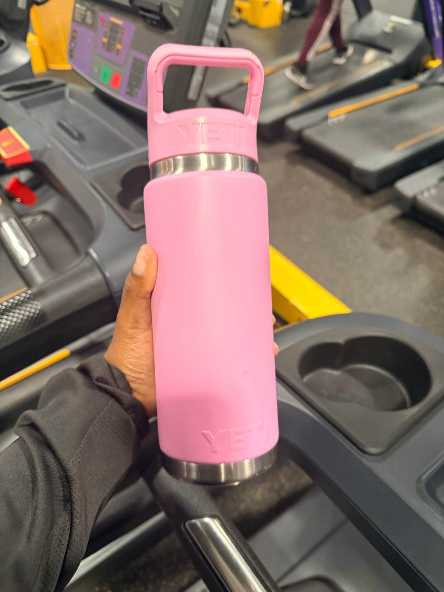 My 2026 fitness goals are simple but intentional ✨
Drink more water, get more sleep, drink more juices, and show up for 4–6 5K races this year.
Consistency over perfection — this is my year to feel strong and energized.

#2026fitnessgoals #healthylifestyle #wellnessjourney #hydrationgoals #runninggoals #5krunner #juicingdaily #fitnessreset #ShoppingWithPriiincesss #Atlantamom #AtlantaCreator #Atlantacontentcreators


#LTKmomlife #LTKselfcare #LTKfitnessgoals