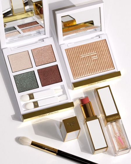 Tom Ford spring-summer launches + swatches from @nordstrombeauty

Soleil Eyeshadow Quad Emerald Dusk
Ultra Lip Shine Plage Nue
Soleil Glow Highlighter Nude Sand
Soleil Liquid Lip Blush

#nordstrom #nordstrombeauty #nordstrompartner

#LTKbeauty