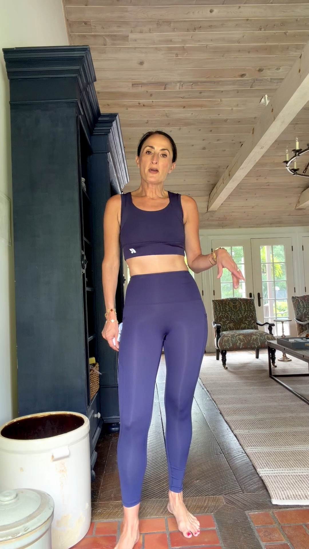 I discovered @formescience after seeing Taylor swift used it while getting ready for her eras tour. As someone who sufferes from scoliosis, I’m always looking for something to help me with posture and back pain. I love this supportive tank and I always wear it while lifting weights. As long with their pants which also helps with posture and elevating pain. I also love their arch support socks.  #formescience #forme #formesciencepartner