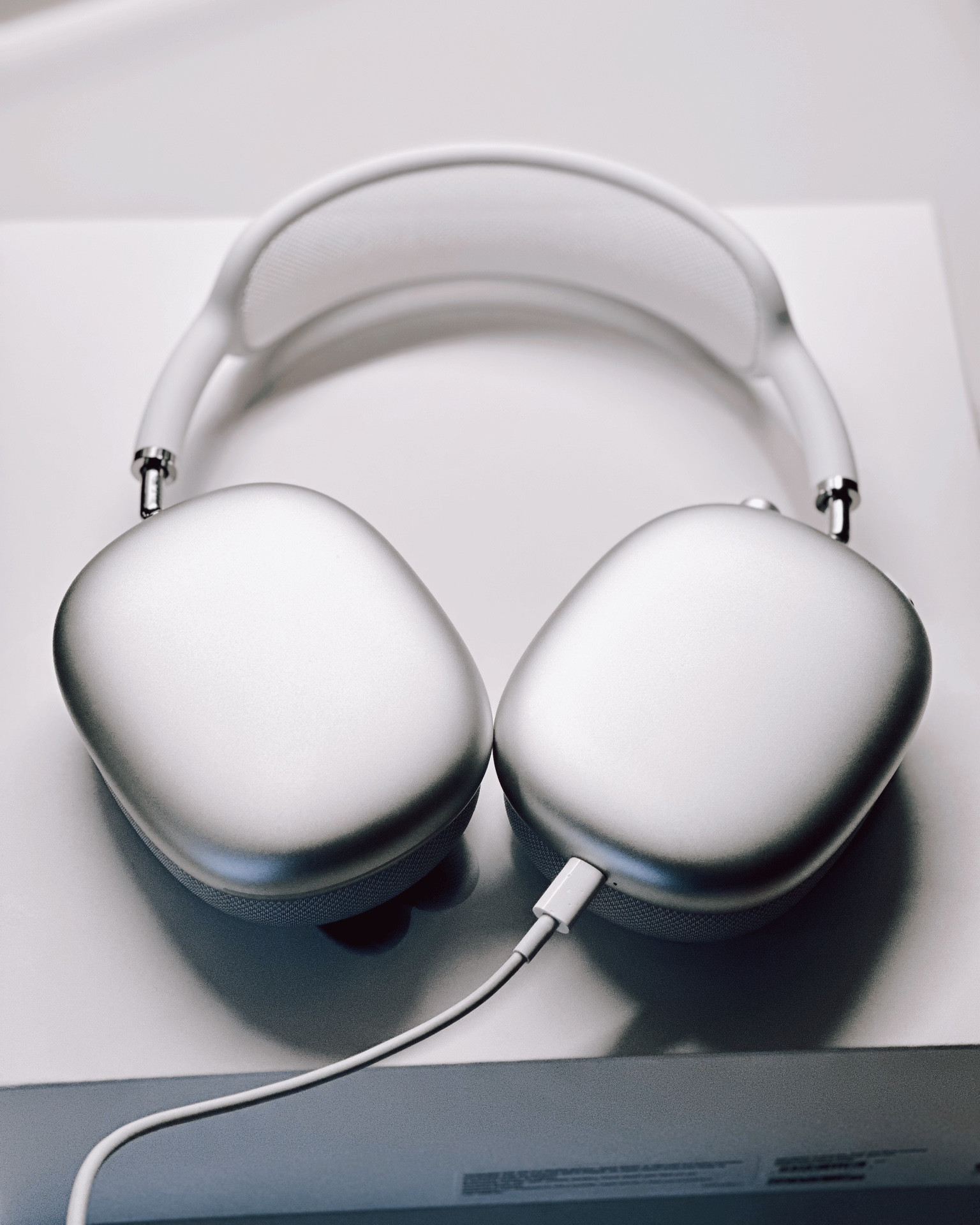 AirPods MAX スペースシルバー