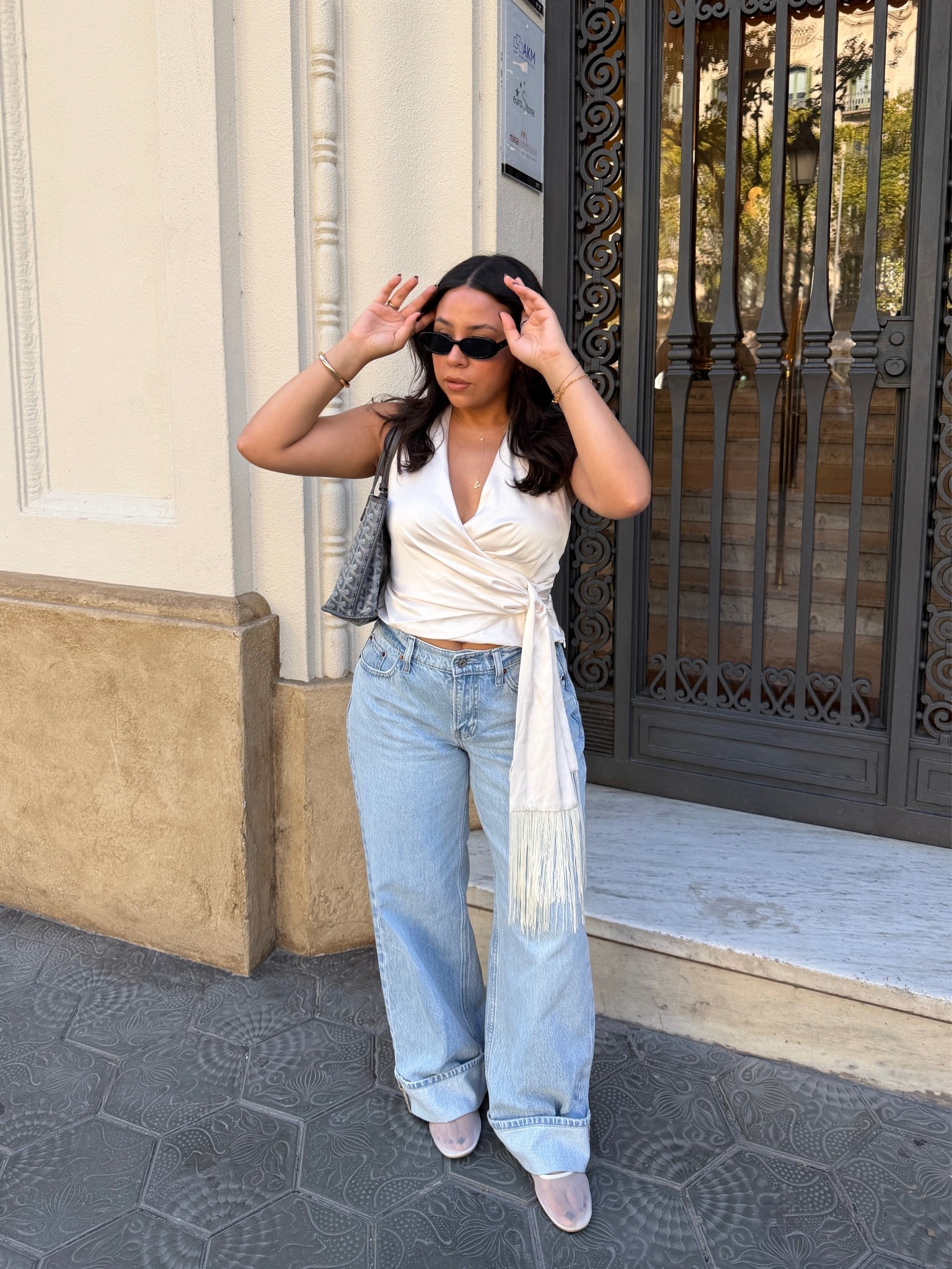 Top: small
Jeans: 26 short 
Flats: 6.5