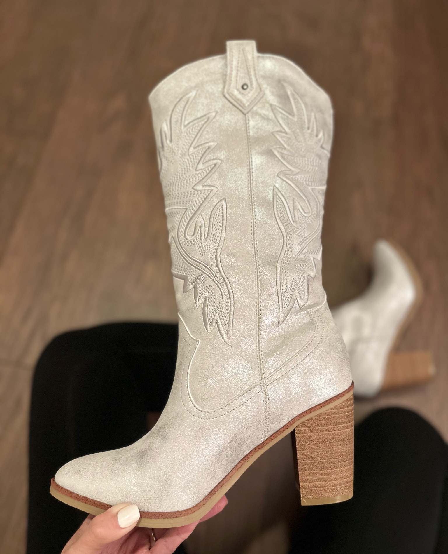 🚨🚨🚨 SALE ALERT! 🚨🚨🚨
These amazing silver western boots are not only gorgeous, but they’re SO comfortable too!  Rodeo season is upon us in Texas and these are definitely going to make their debut then!  Grab them now at 70% off their retail price.  You’ll LOVE them! ❤️

* Silver Western Boots - $32.99

#LTKunder50 #LTKsalealert #LTKshoecrush