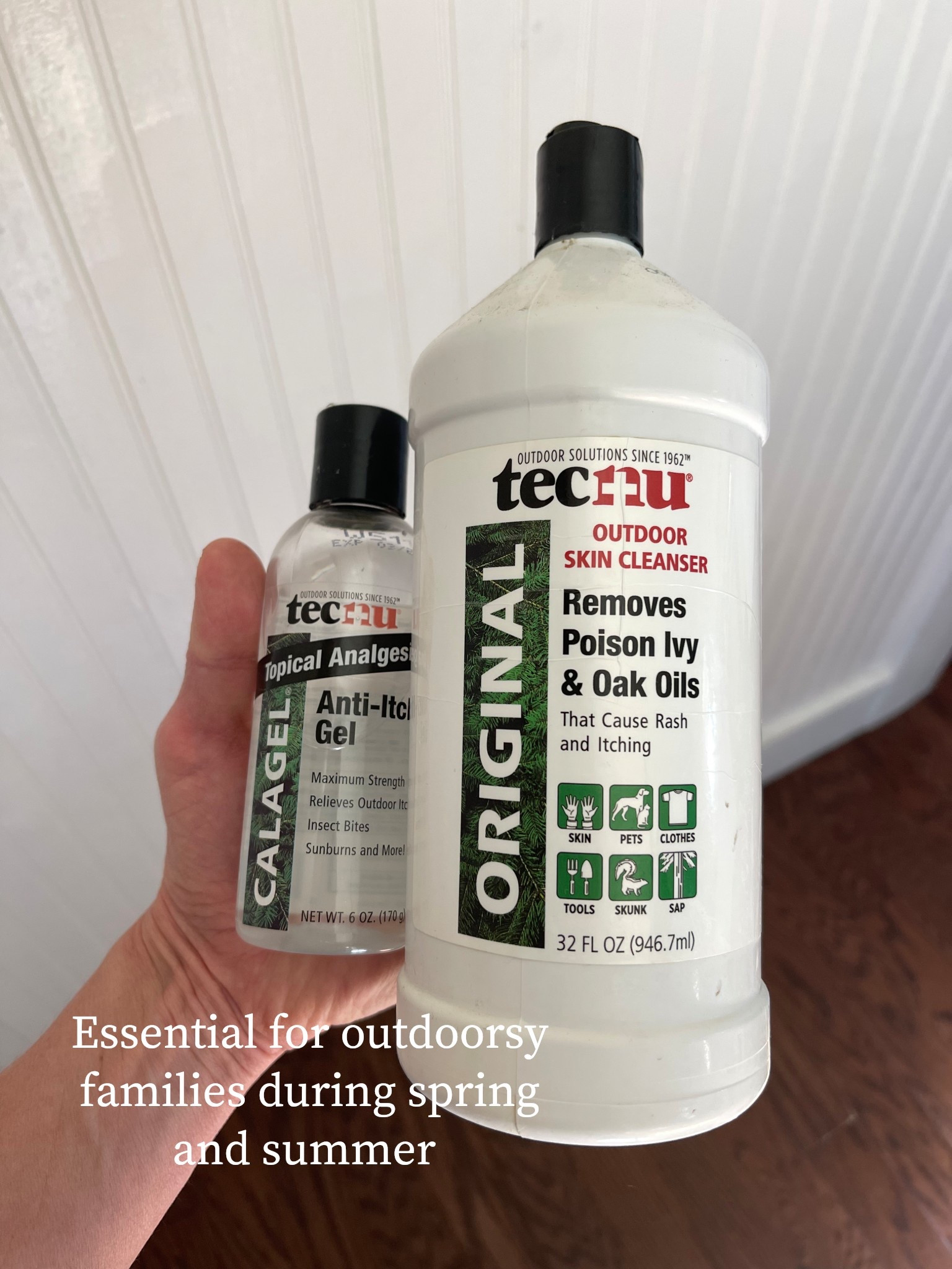 Low-tox essential for outdoorsy kids! The gel Stops stinging and burning on contact. The wash reduces the chance of blistering once in contact with poison ivy. Must haves!! 