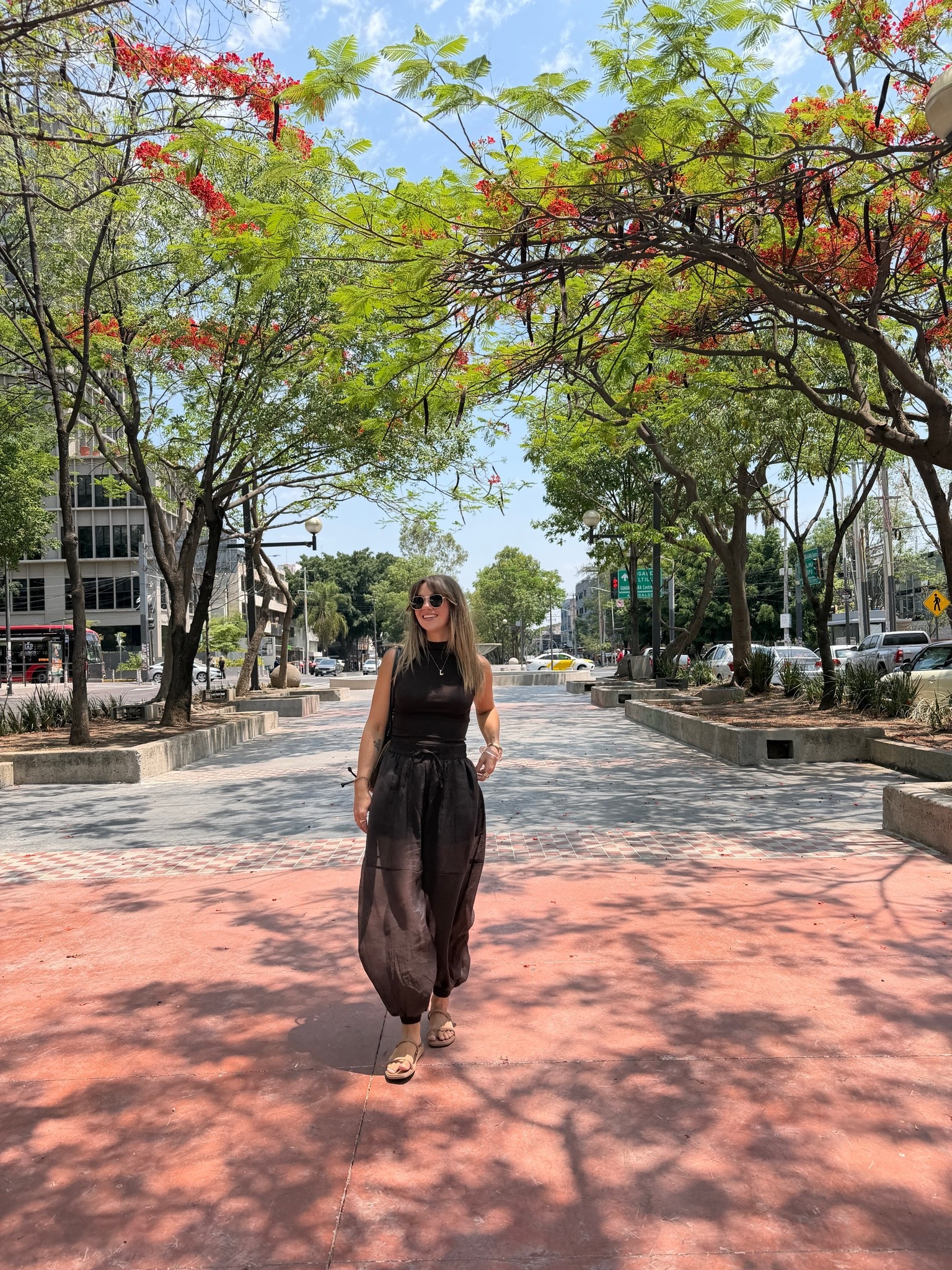 Monochrome Outfit for a day in GDL 🤎

Size S in pants
Shoes are tts