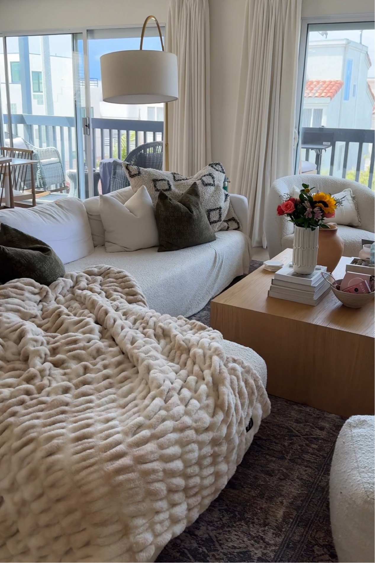 Literally the softest blanket!! Tons of colors available and they even have baby blankets!! 

Code: Mimi for 50% off 
5/21 - 5/27 

Throw blanket, luxury blanket, home decor 

#LTKFamily #LTKGiftGuide #LTKHome