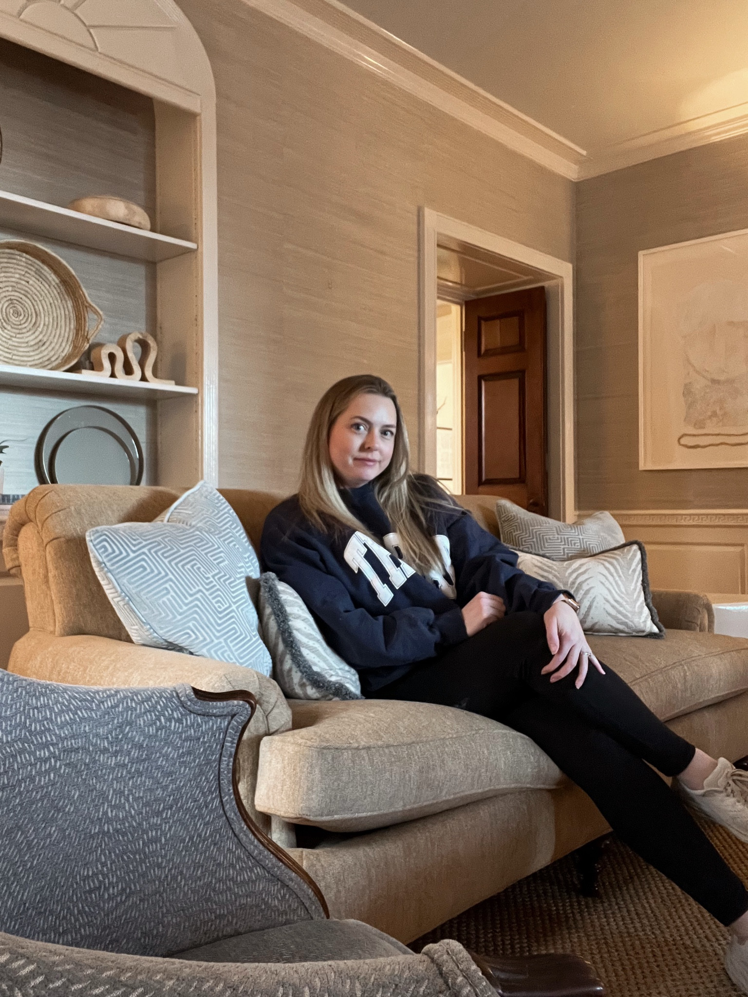 After a long day at a conference, and facing a three hour drive home, you betcha I brought leggings and a big comfy sweatshirt 😂 I love this one from The Bar 🙌🏻

#LTKFitness #LTKMidsize