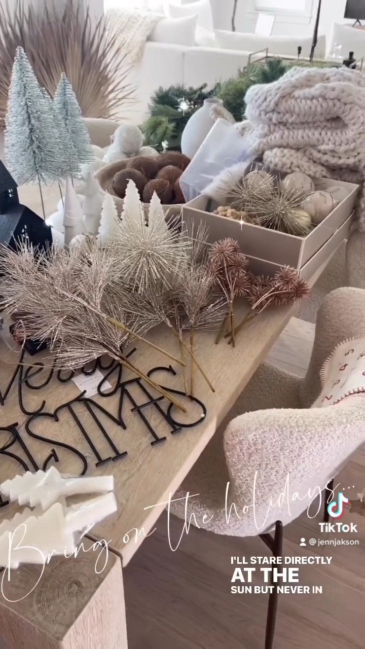 Holiday decor 

#LTKhome #LTKHoliday #LTKSeasonal