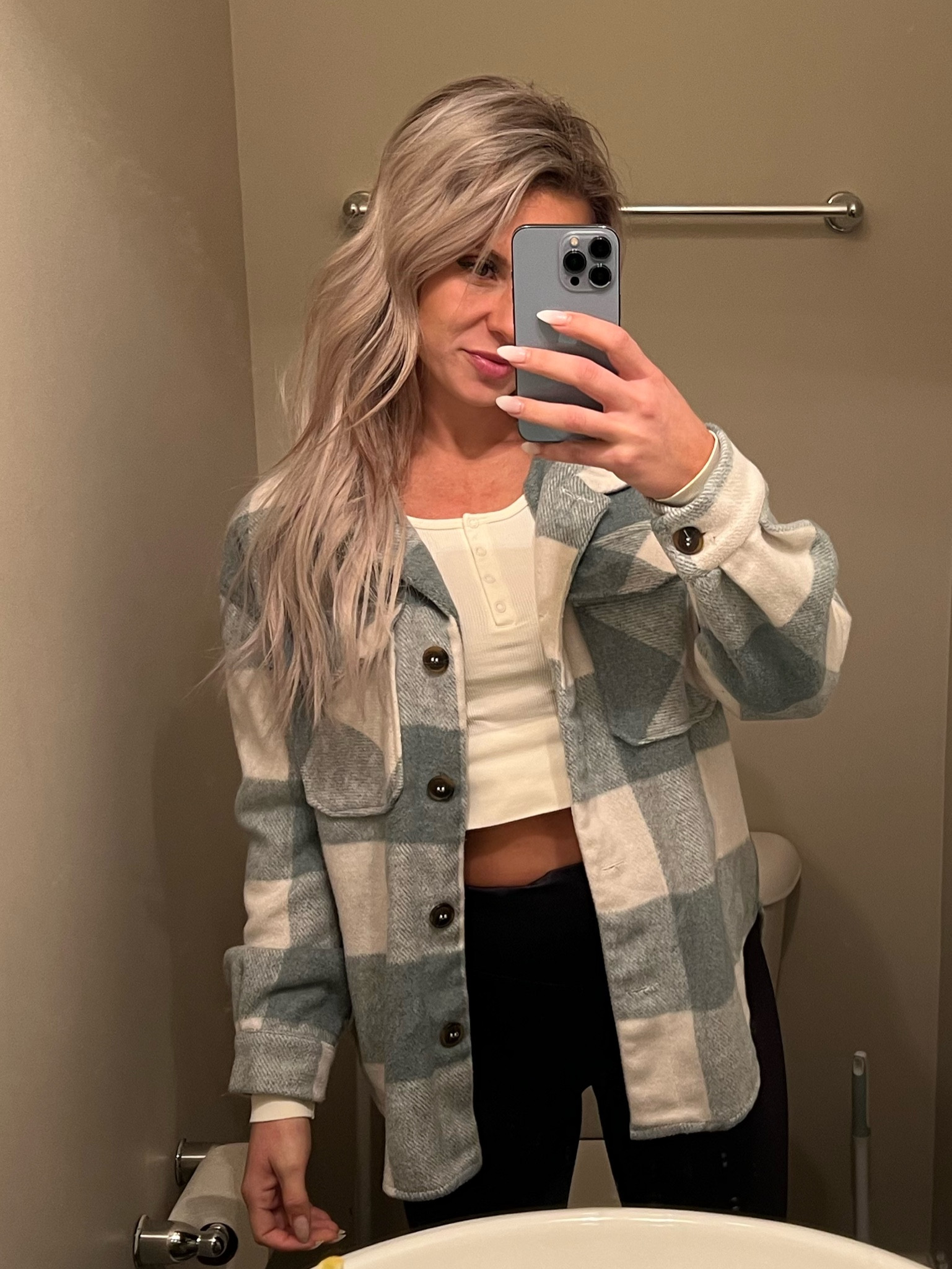 Flannel: https://willowboutique.com/discount/RFX1111

#LTKSeasonal #LTKunder100 #LTKfit