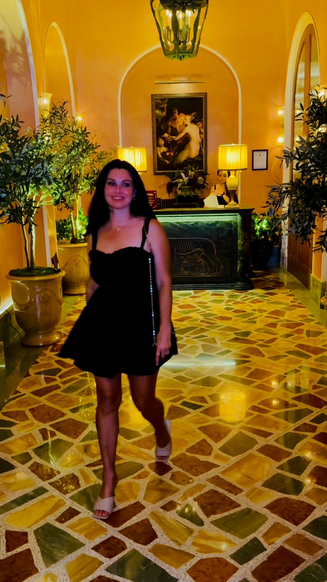 Valentine's Day Outfit! ❤️

This Valentine's Day dress is a cute date night outfit.

I paired it with a cute black purse and heals for a fun night out. 


#datenightoutfit #blackdress #valentinesdayoutfitwomen #heartjewelry #furcoat
