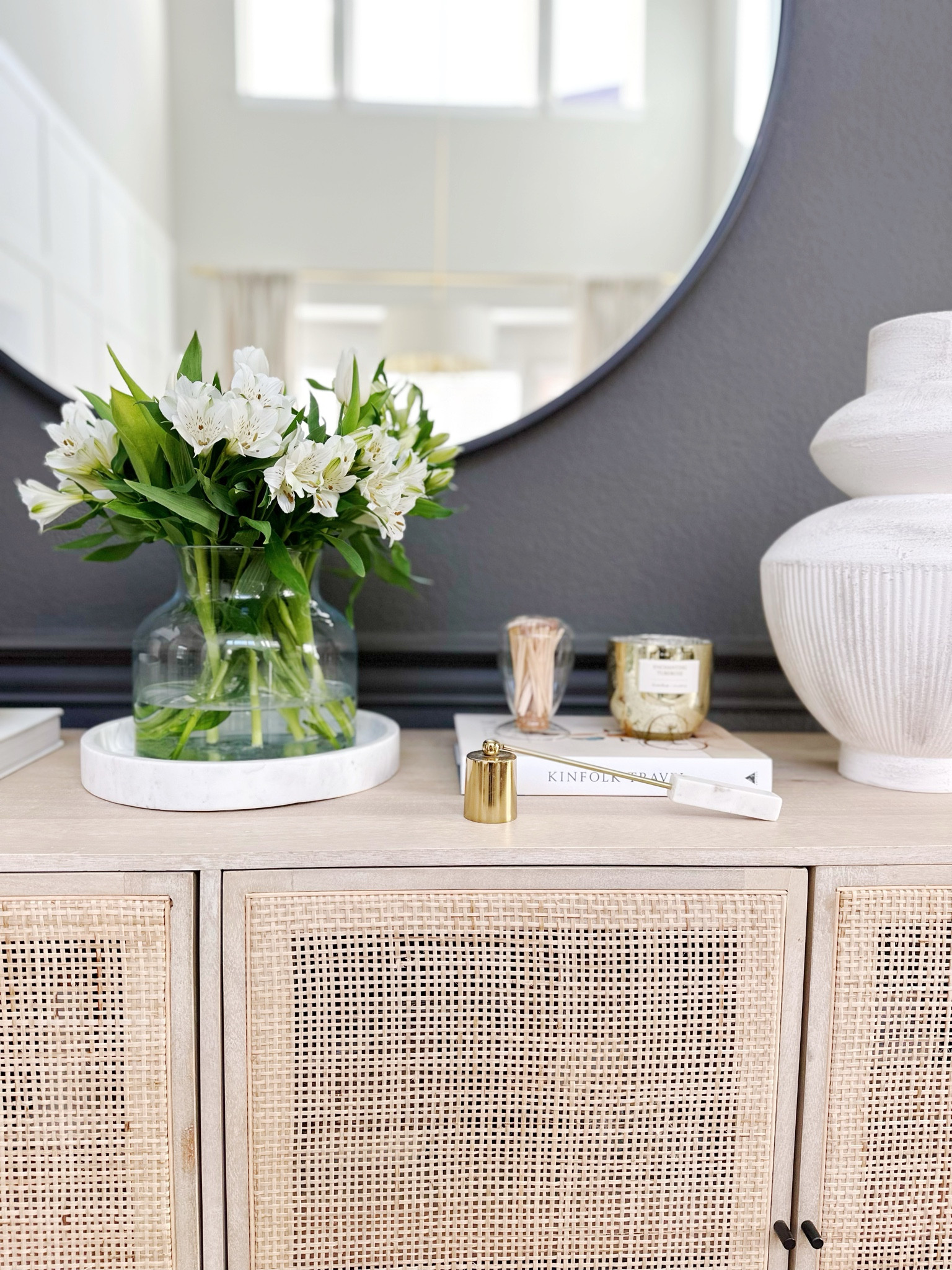 Love how fresh flowers look in an entryway! Signs of spring!

#LTKhome #LTKSpringSale