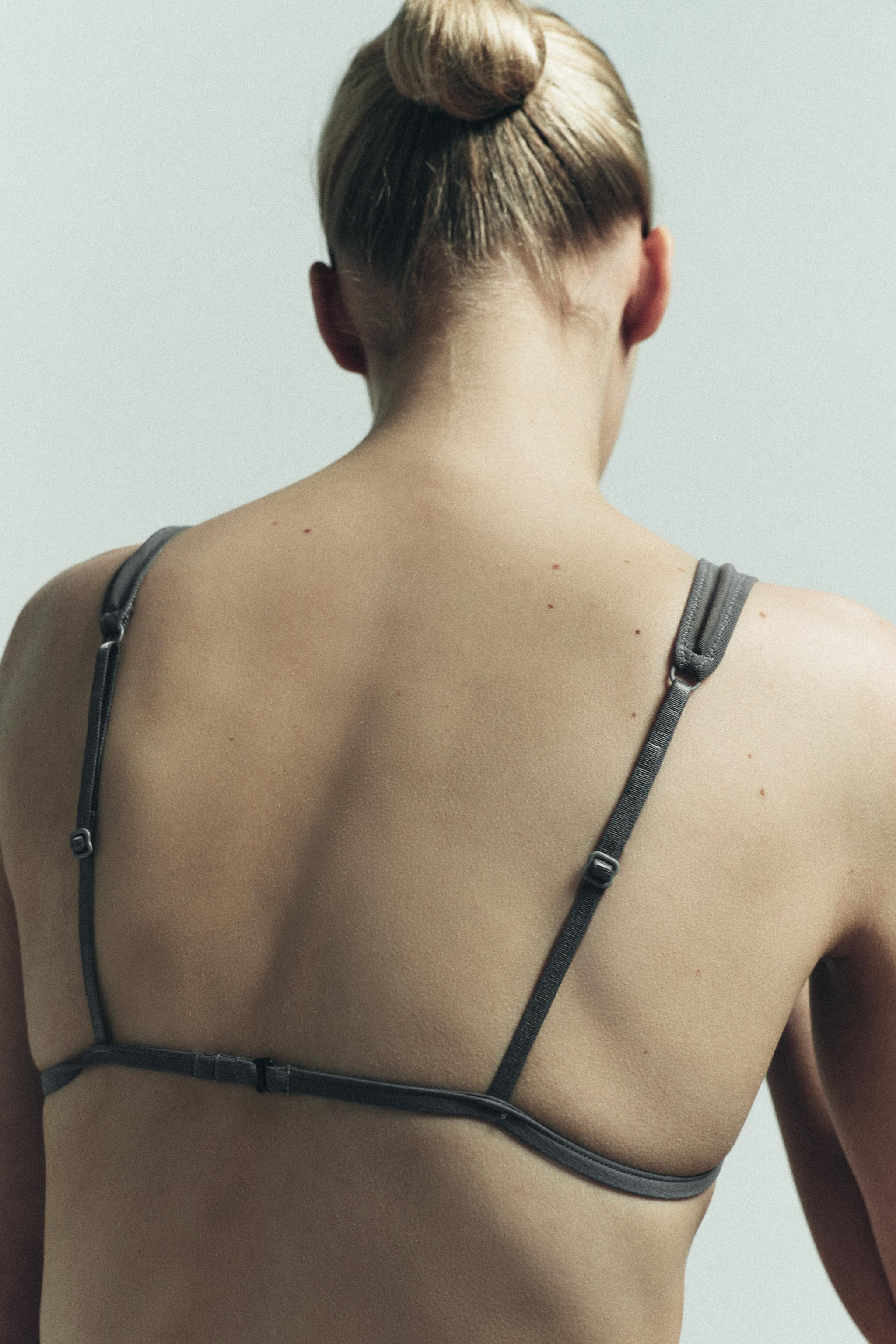 CONTRAST TRIANGLE BRA WITH TULLE | Zara AU