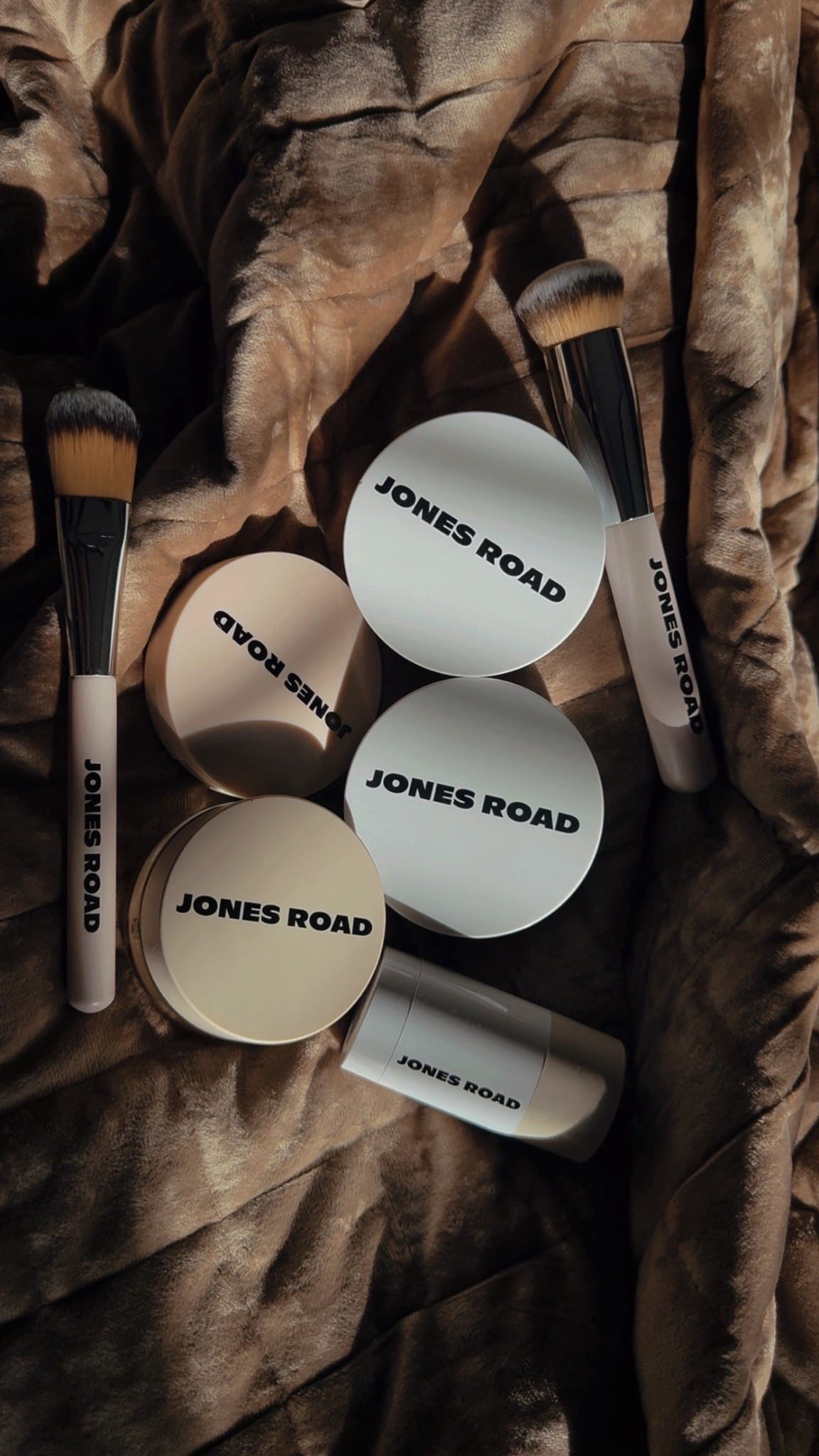 If you love makeup that looks like SKIN (not makeup), this is going to be your new favorite.

As a photographer, I’m picky about products that look natural both in real life AND on camera — and this gives that effortless glow without feeling heavy or overdone.

Ps. I used the “find my match” and it was spot on!! 

✔️ quick everyday routine
✔️ fresh, natural finish
✔️ perfect “no-makeup makeup” vibe

I’ll be sharing a full tutorial in a few days showing exactly how I use it and my favorite combos 👀

Shop everything I’m using here 👇

#LTKbeauty #jonesroadbeauty #cleanbeauty #naturalmakeup #effortlessbeauty

#LTKBeauty #LTKWorkwear #LTKselfcare