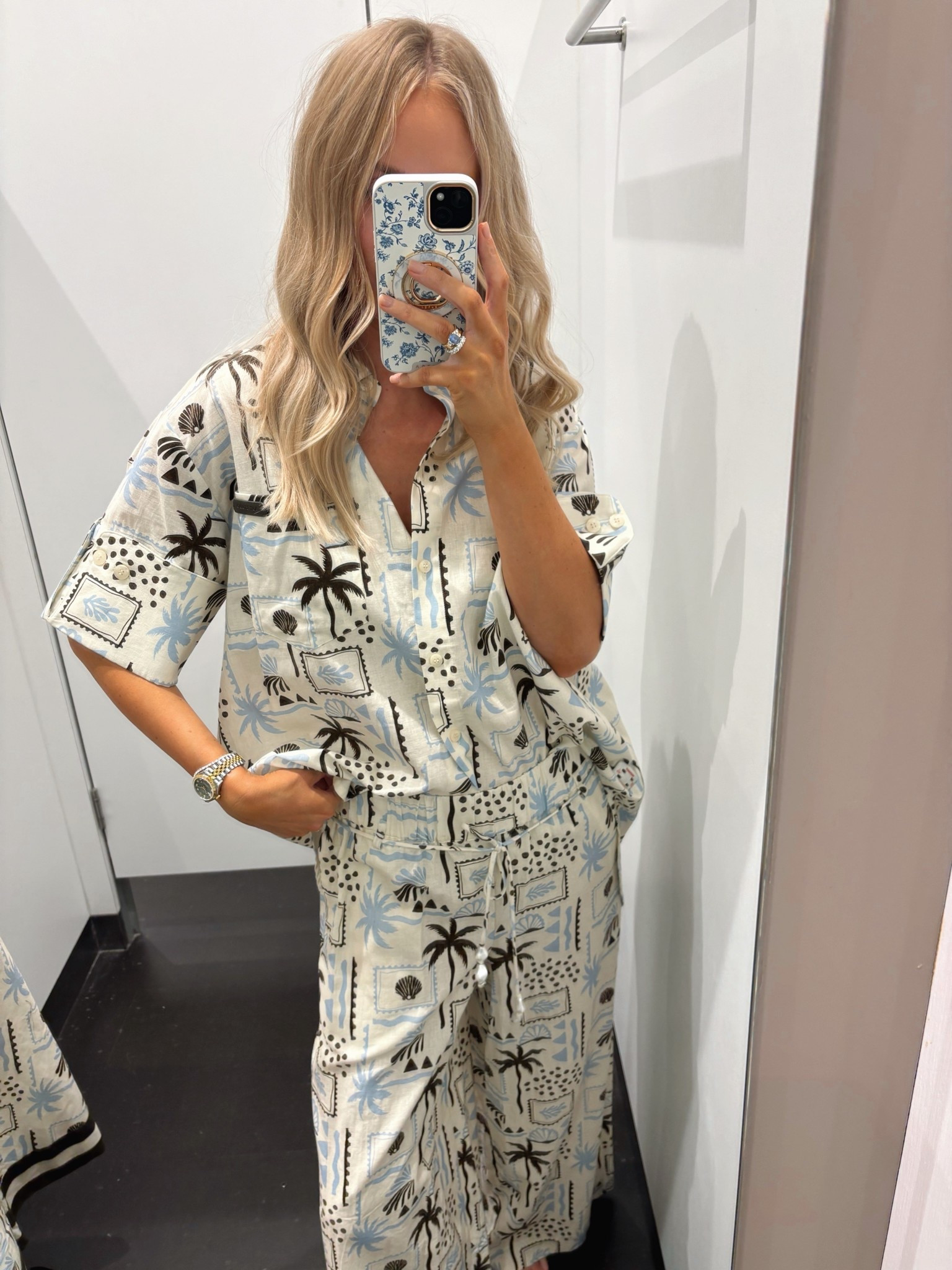 Hello summer sets 👋🏼 

Wearing a size 10 here in both styles! For some reason they’ve got the wrong picture linked to the style name - I’ll let them know so they can correct it asap! But it’s the shirt - not the singlet top.

#LTKstyletip #LTKspring #LTKaustralia