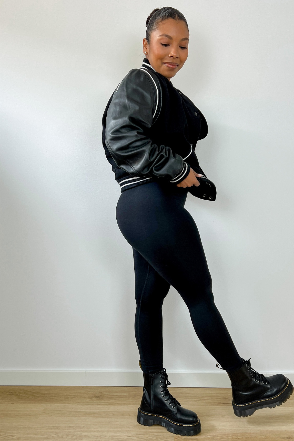 Comfy curvy outfit trend. Black leggings, black bomber jacket, black dr martens boots

#LTKcurves #LTKeurope #LTKfit