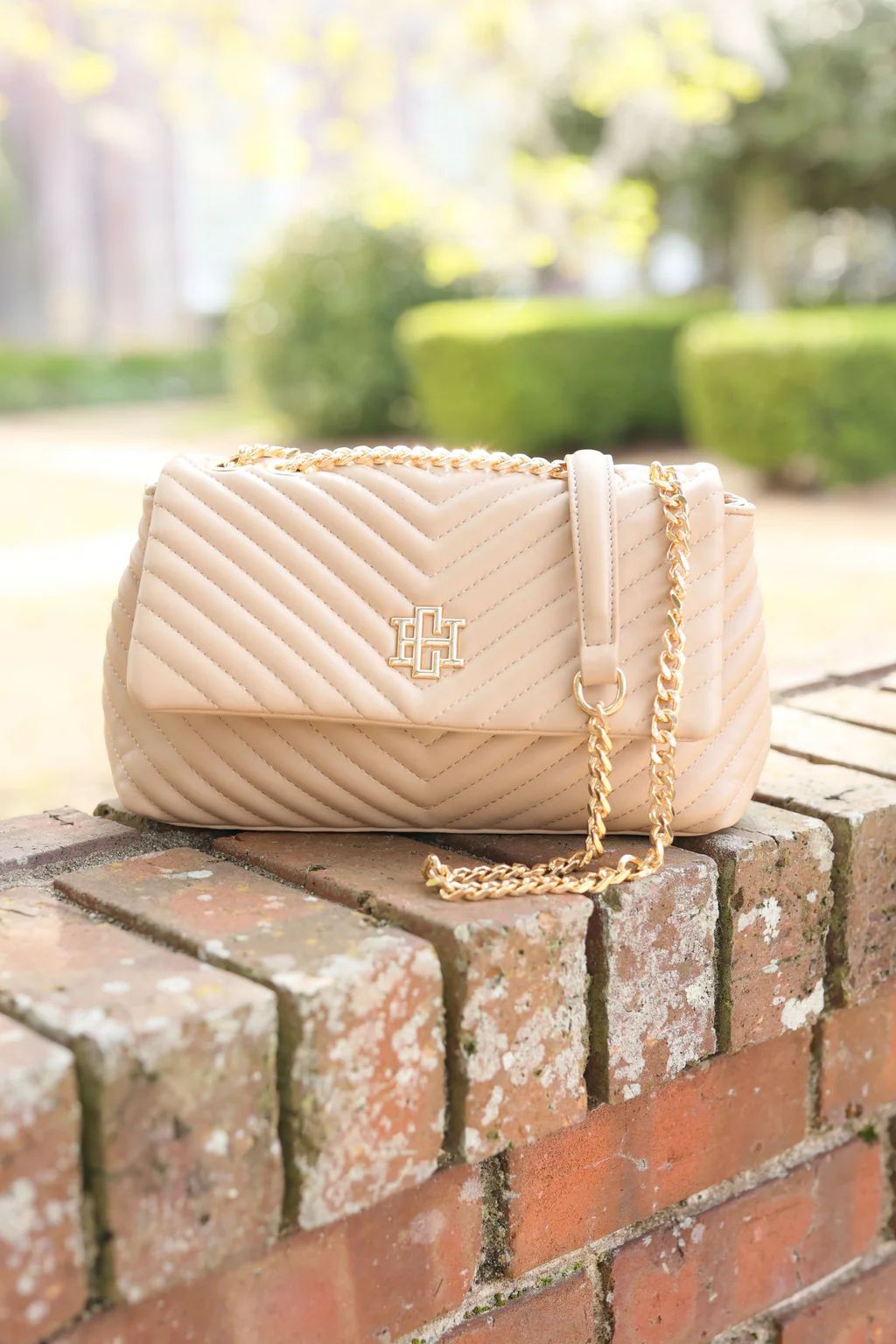 Leigh Quilted Crossbody Taupe | Caroline Hill