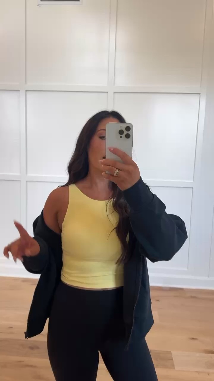 Easy athleisure outfits that take you from workouts to errands! These leggings, shorts, jackets, and supportive tops are cute and comfortable.
#Athleisure #WorkoutOutfit #Activewear #LeggingsOutfit #LTKFitness