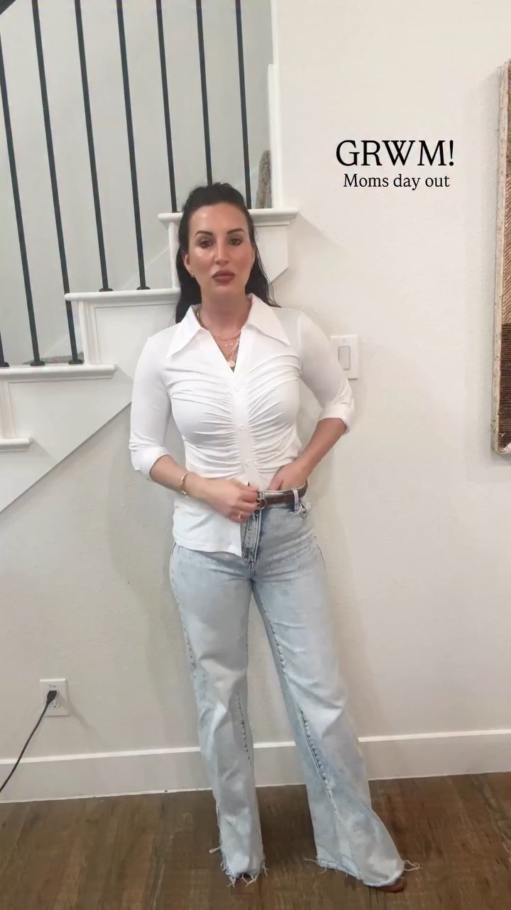 GRWM! Moms day out! 
Comment MOM for the complete look! 
#grwm #ootd #newmom #momsdayout