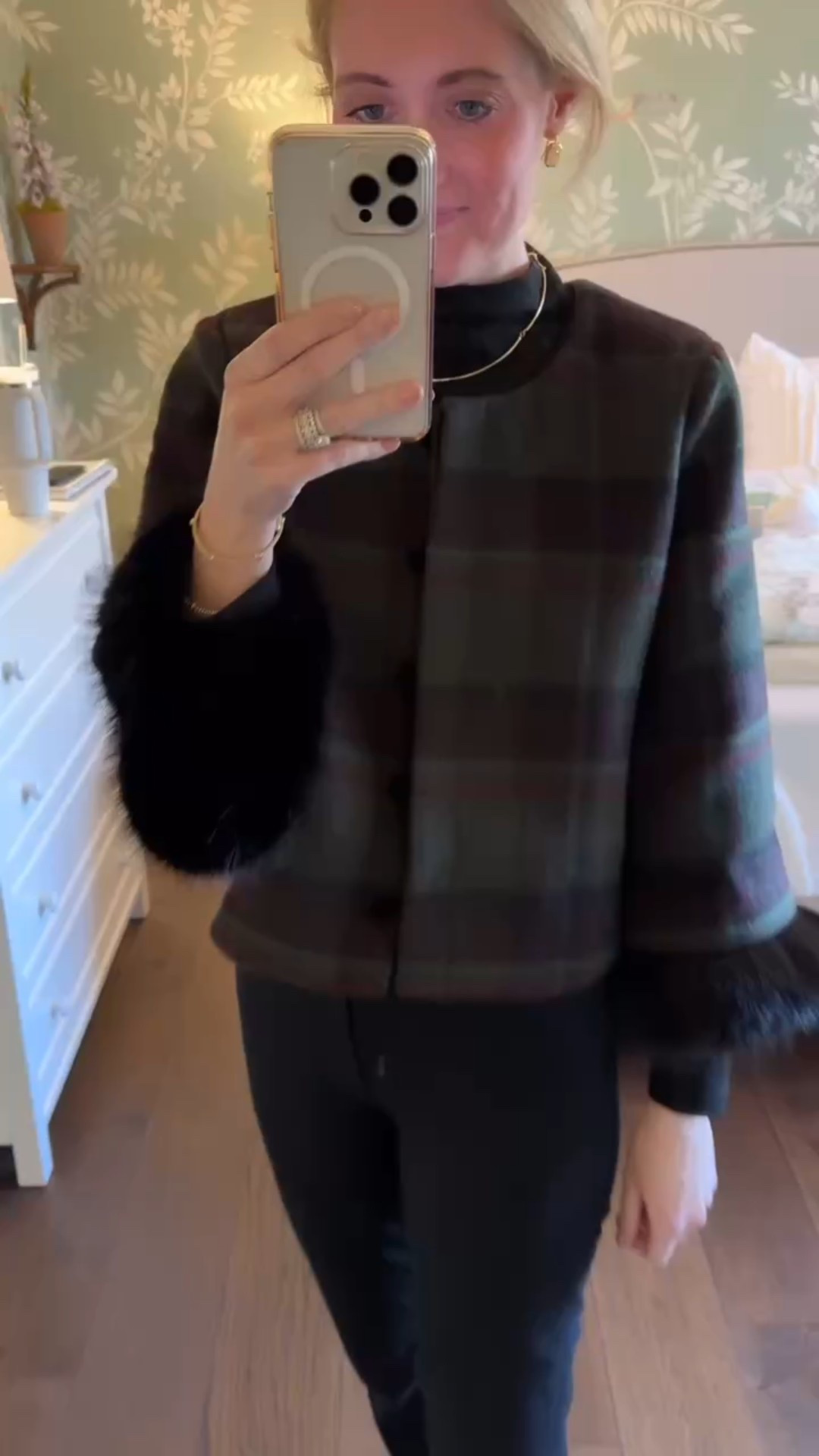 A touch of winter and my favorite wool patterned coat.



#LTKootd #LTKgrwm