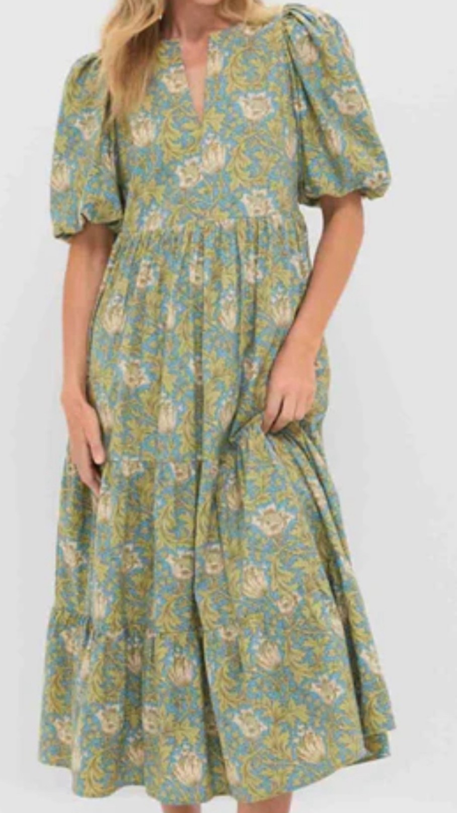 Such a pretty dress to wear into fall with boots or flats 

#LTKTravel #LTKautumn #LTKSeasonal