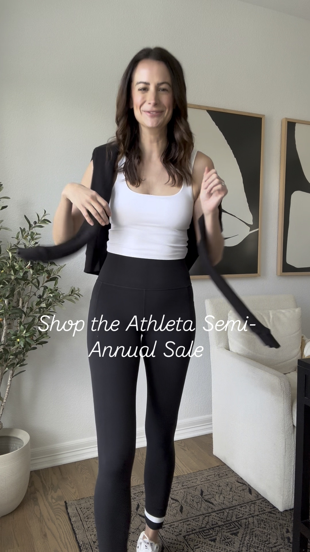 These Salutation Colorblock Leggings are so comfortable and I feel like they really suck everything in! The stripe at the bottom makes them so chic. Throw a pullover on over them and they are perfect for lounge, travel, and the gym! Shop them now during the Athleta Semi-Annual Sale! Up to 70% off + an additional 30% off until 1/21! #athletapartner #powerofshe @athleta 