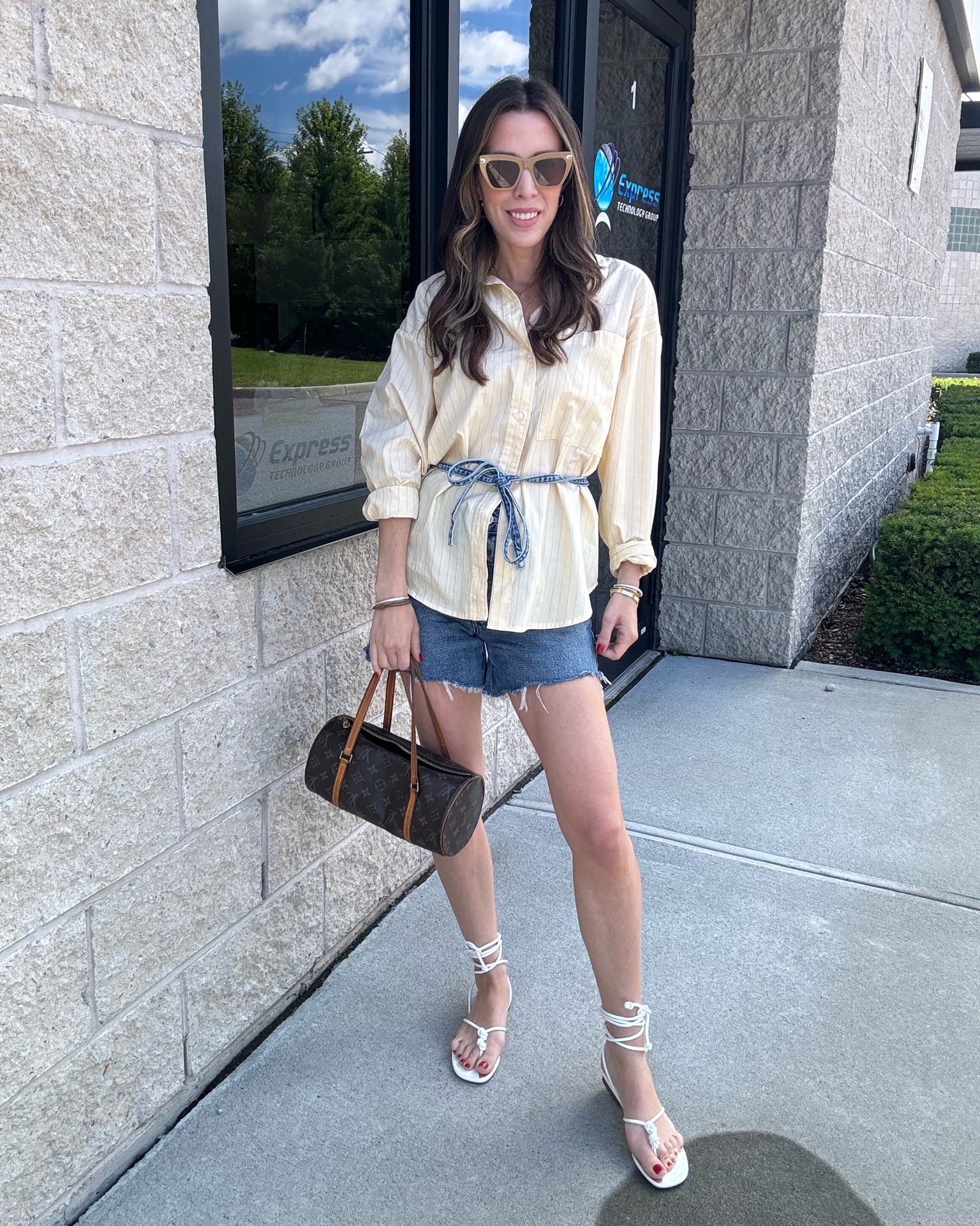 Giving a little elevation to my classic button up! 


#LTKfindsunder50 #LTKfindsunder100 #LTKstyletip